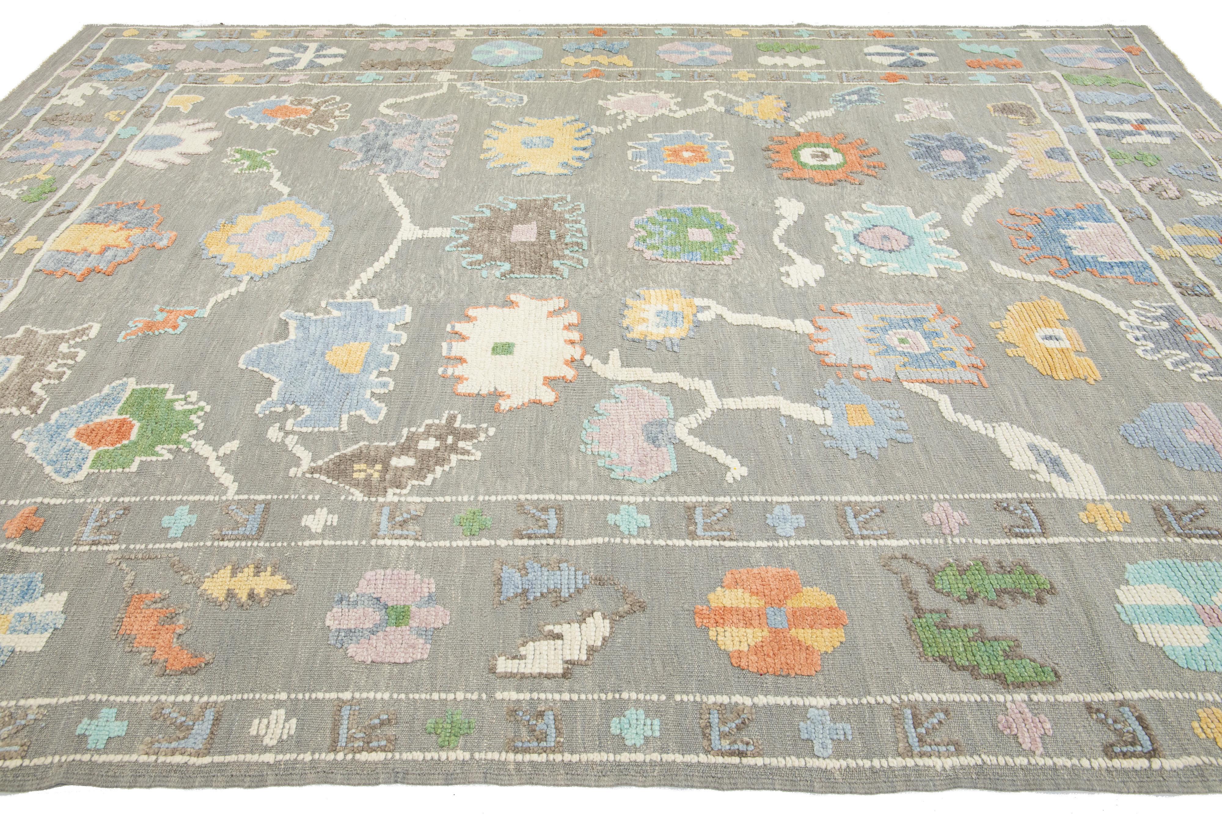 Contemporary Turkish Oushak Floral Wool Rug Handmade In Light Gray Color For Sale 2