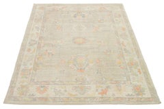 Tappeto turco contemporaneo in lana floreale Oushak in beige