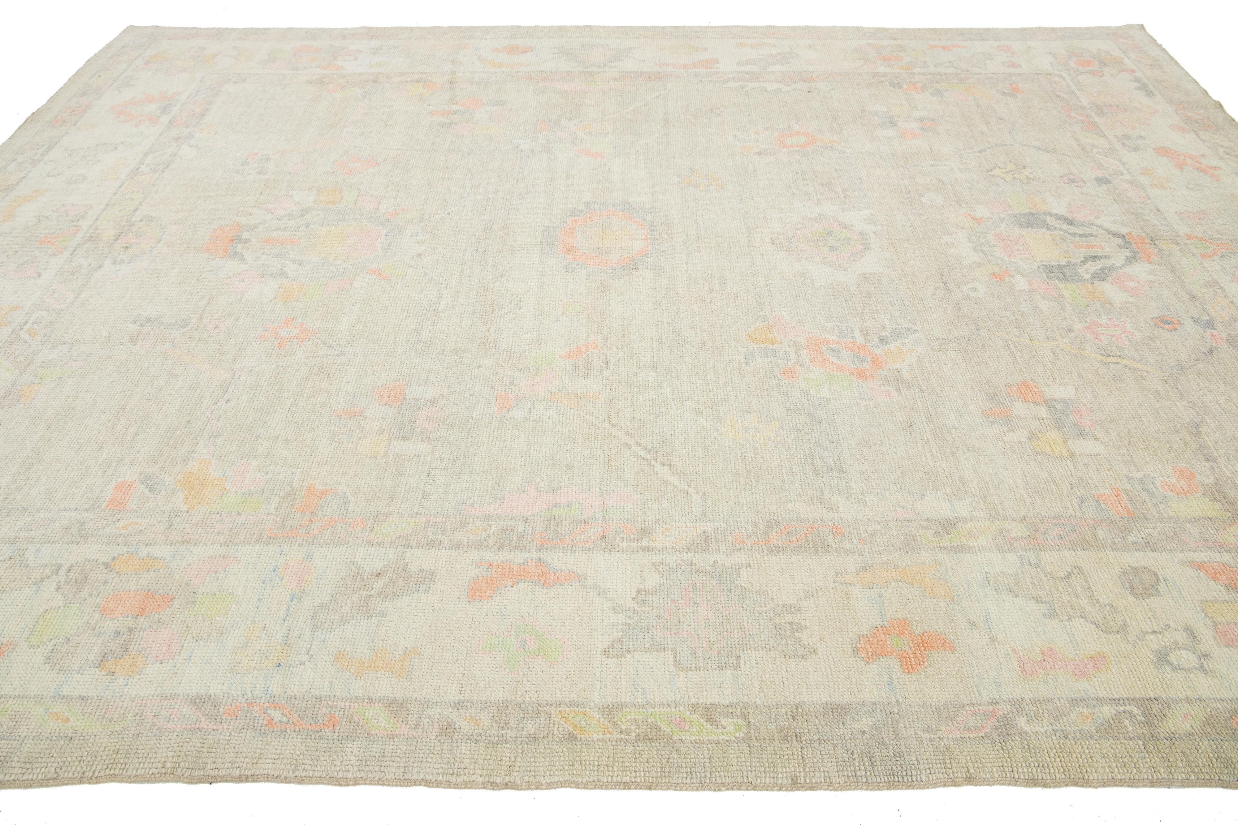 Alfombra Turca Contemporánea De Lana Floral Oushak En Beige Siglo XXI y contemporáneo en venta