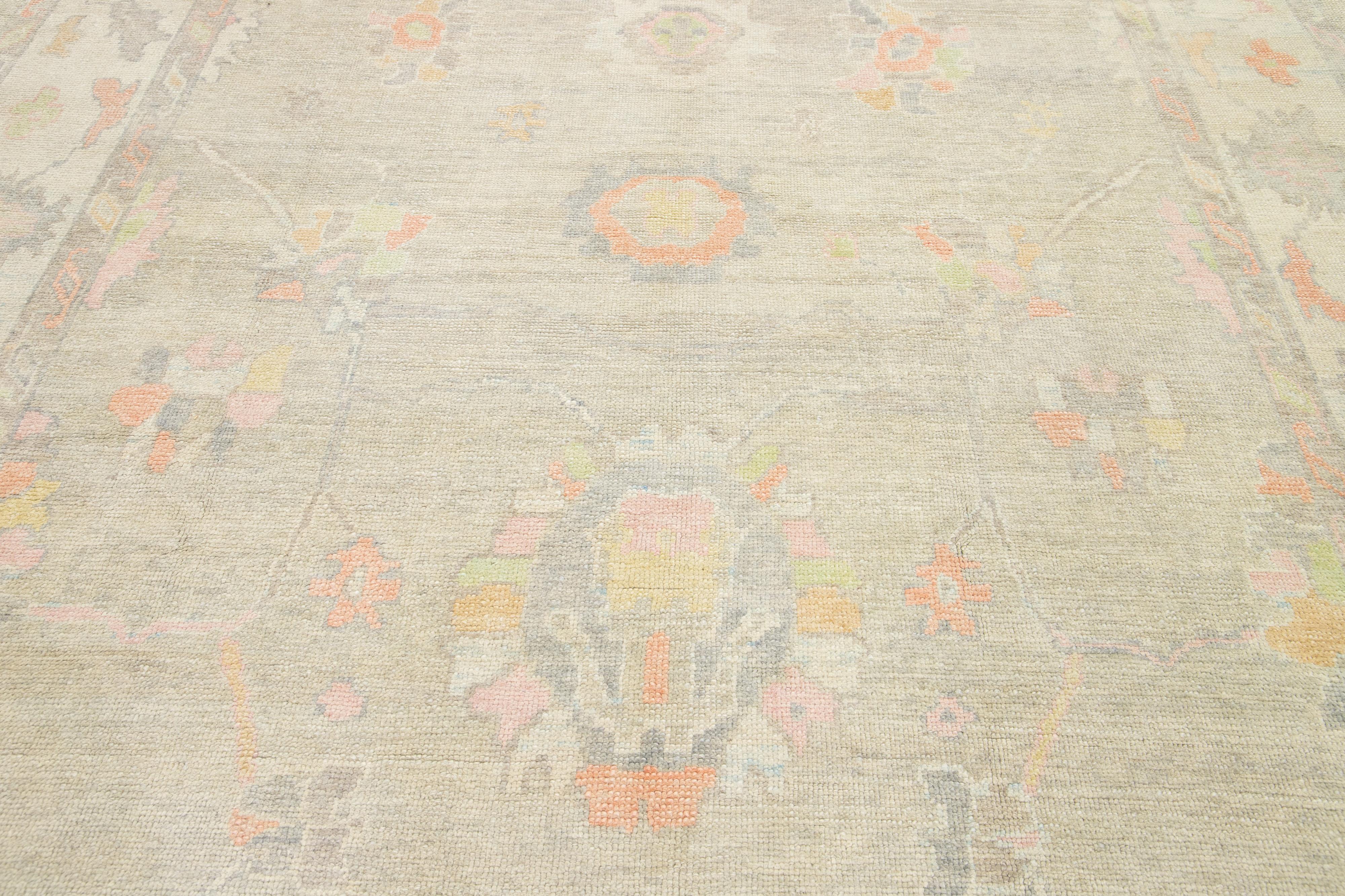 Alfombra Turca Contemporánea De Lana Floral Oushak En Beige en venta 2