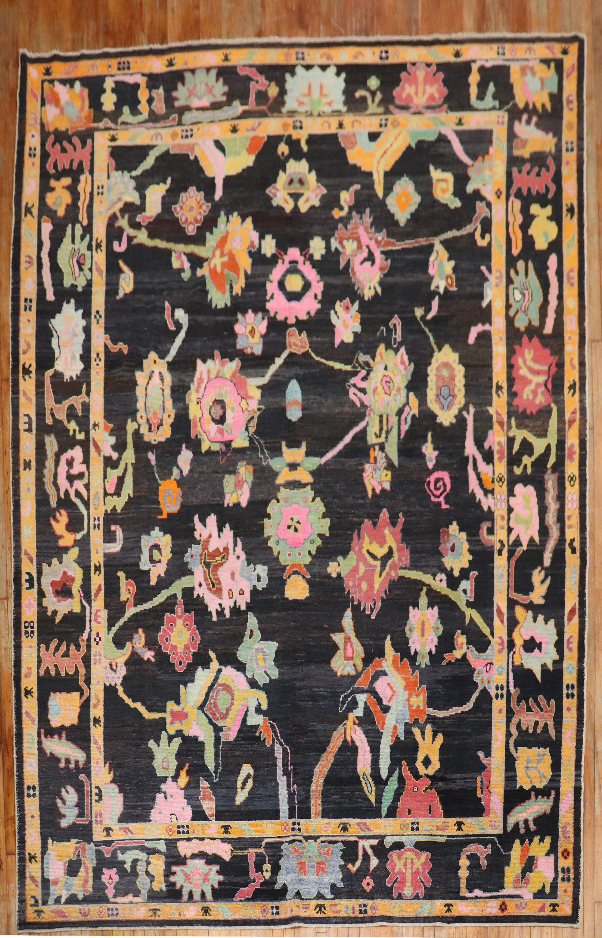 21st Century vintage inspired modern Oushak rug. Woven with 100 % vegetable-dyed wool derived from 20th-century Turkish Tulu rugs. This piece is a one-of-a-kind and cannot be recreated. 

Measures: 10' x 14'9