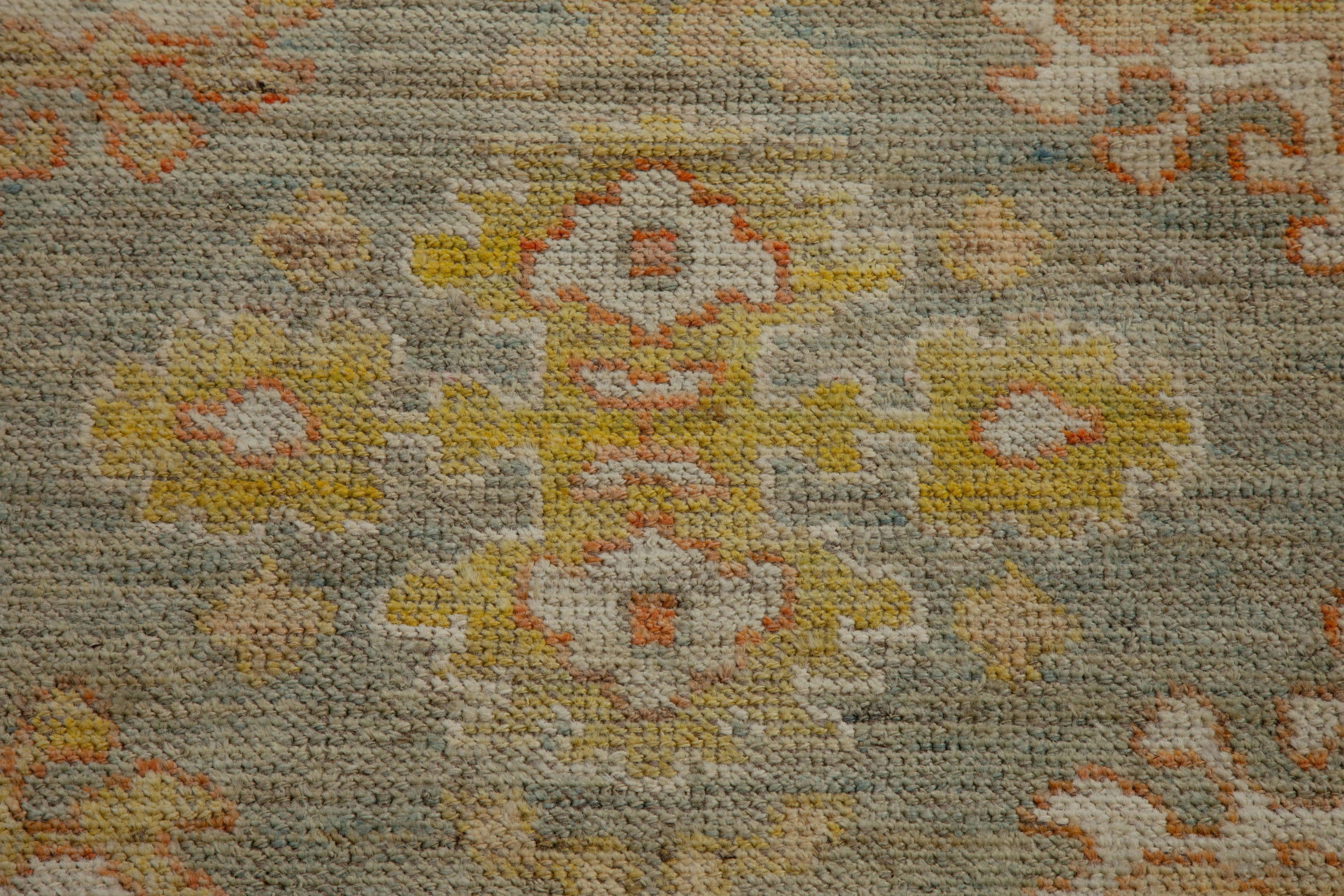 Contemporary Turkish Oushak Rug in Ivory and Green with Flower Medallions For Sale 2