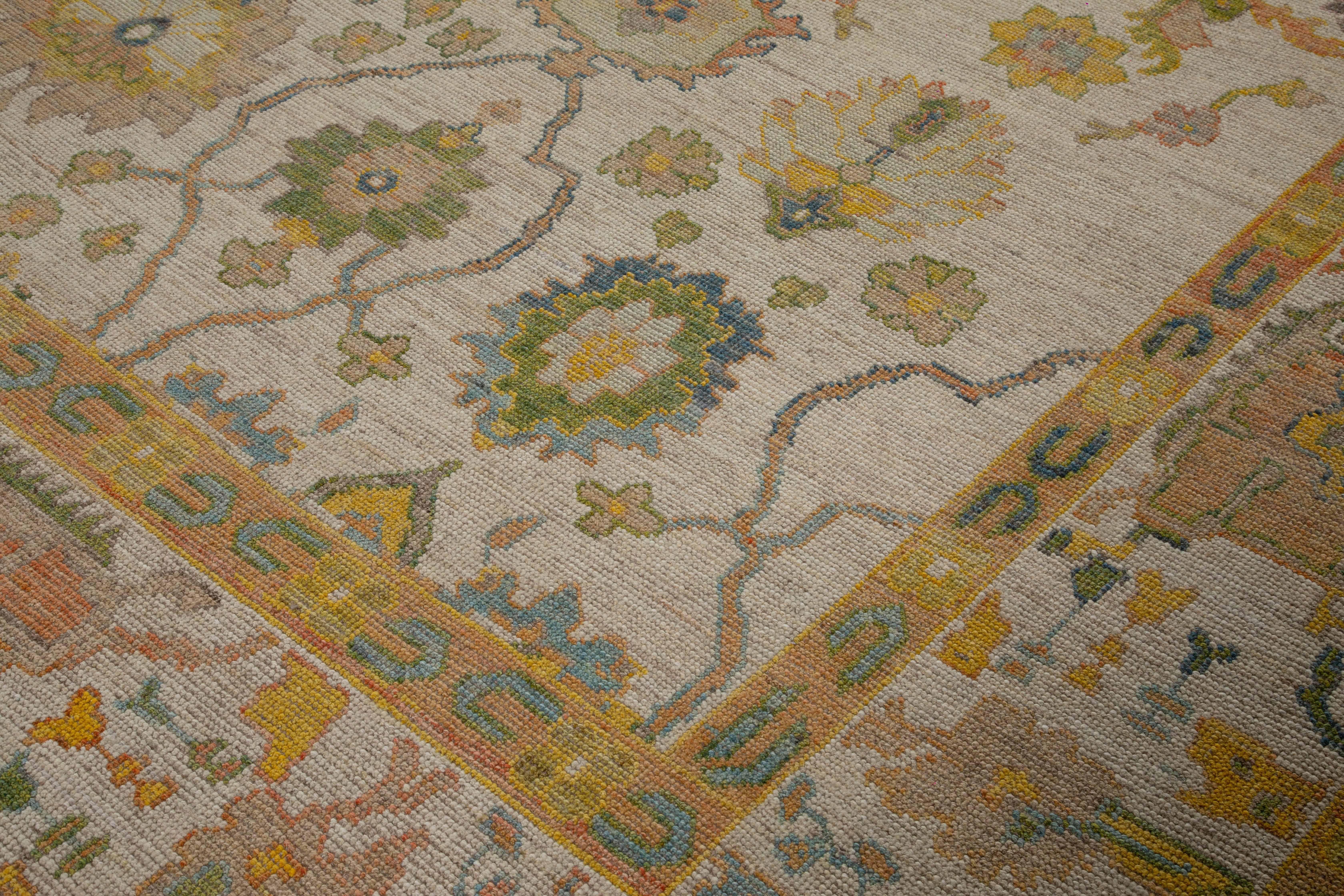 Contemporary Turkish Oushak Rug w/Beige Field & Floral Medallion Details Allover In New Condition In Dallas, TX
