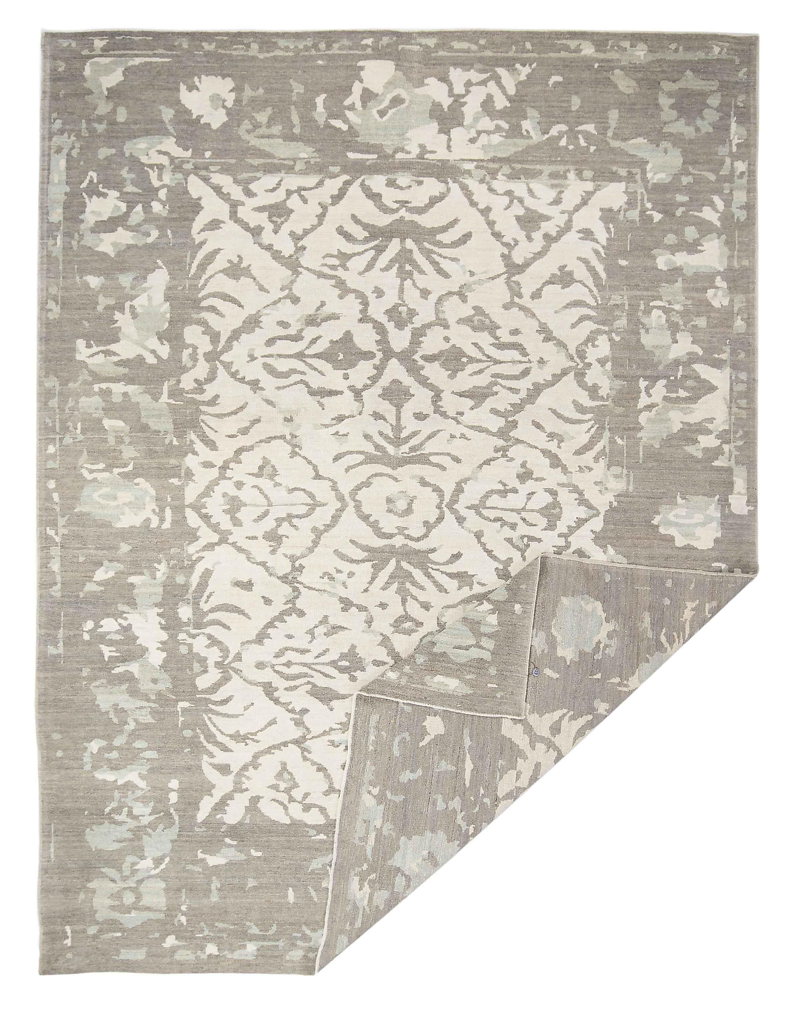 Zeitgenössischer türkischer Oushak-Teppich mit blauen Blumendetails auf braunem und beigem Feld (Handgewebt) im Angebot