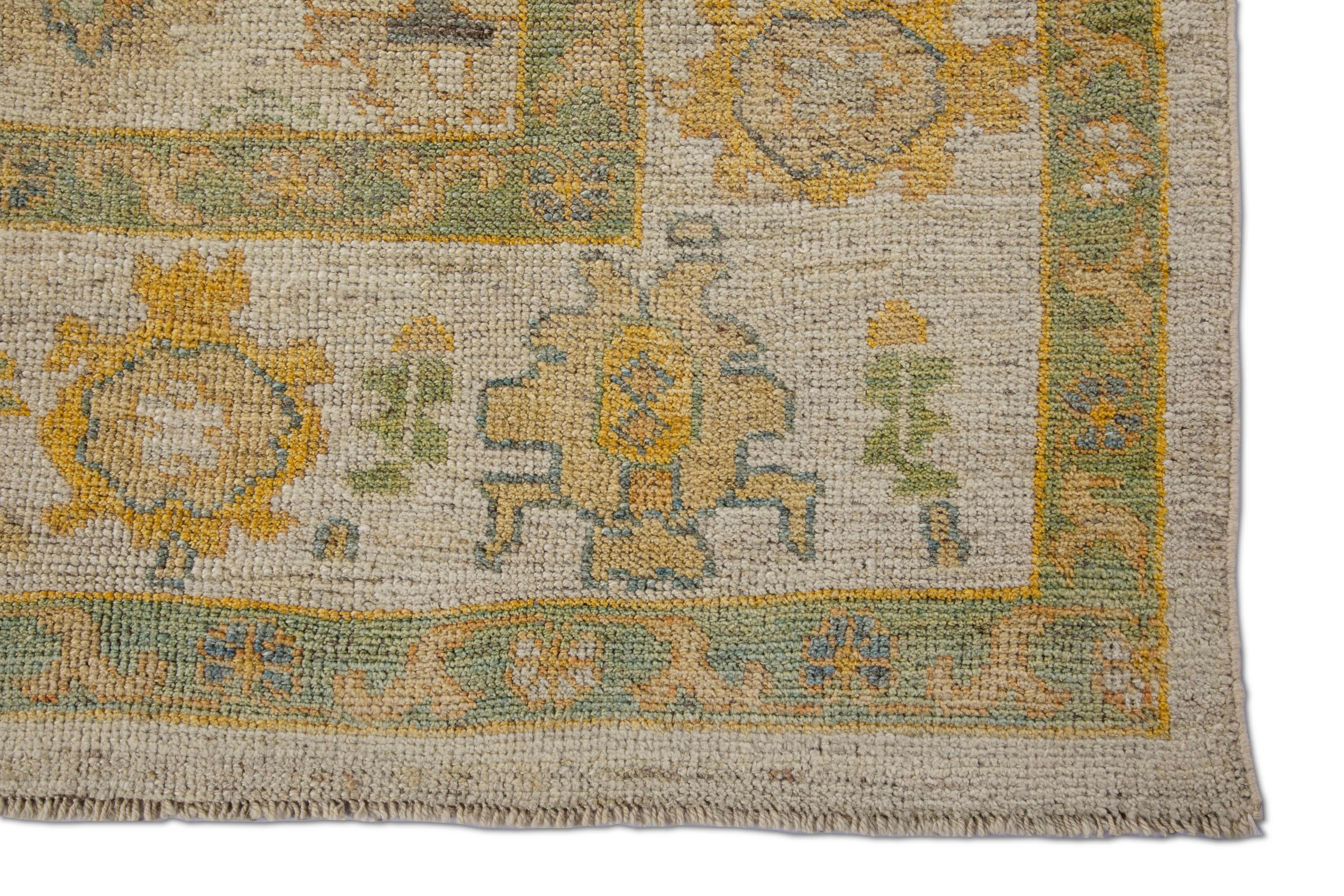 Contemporary Turkish Oushak Rug with Flower Heads Pattern over Beige Field For Sale 1