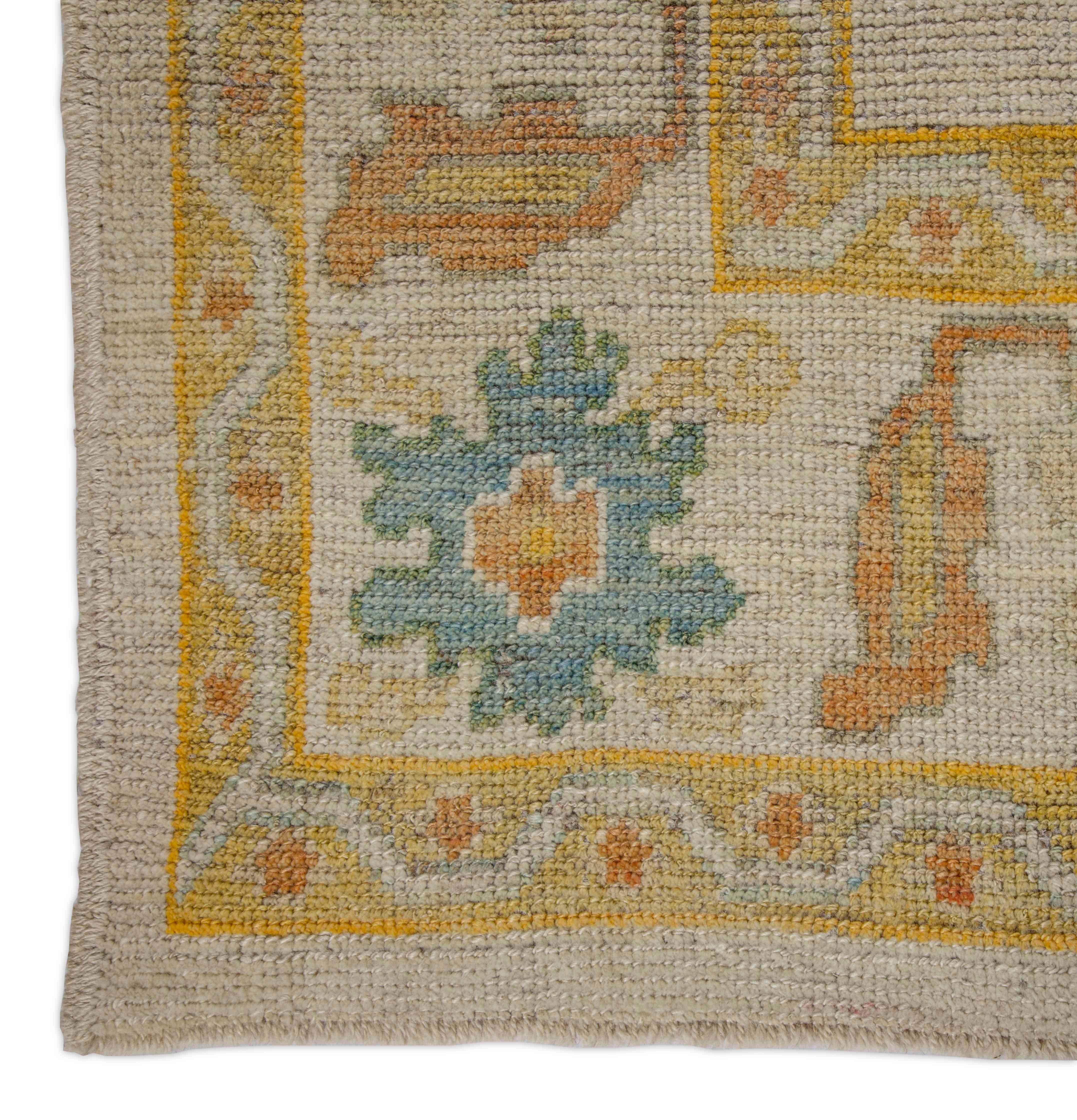 Turc Tapis turc contemporain Oushak à motifs floraux verts et bleus en vente