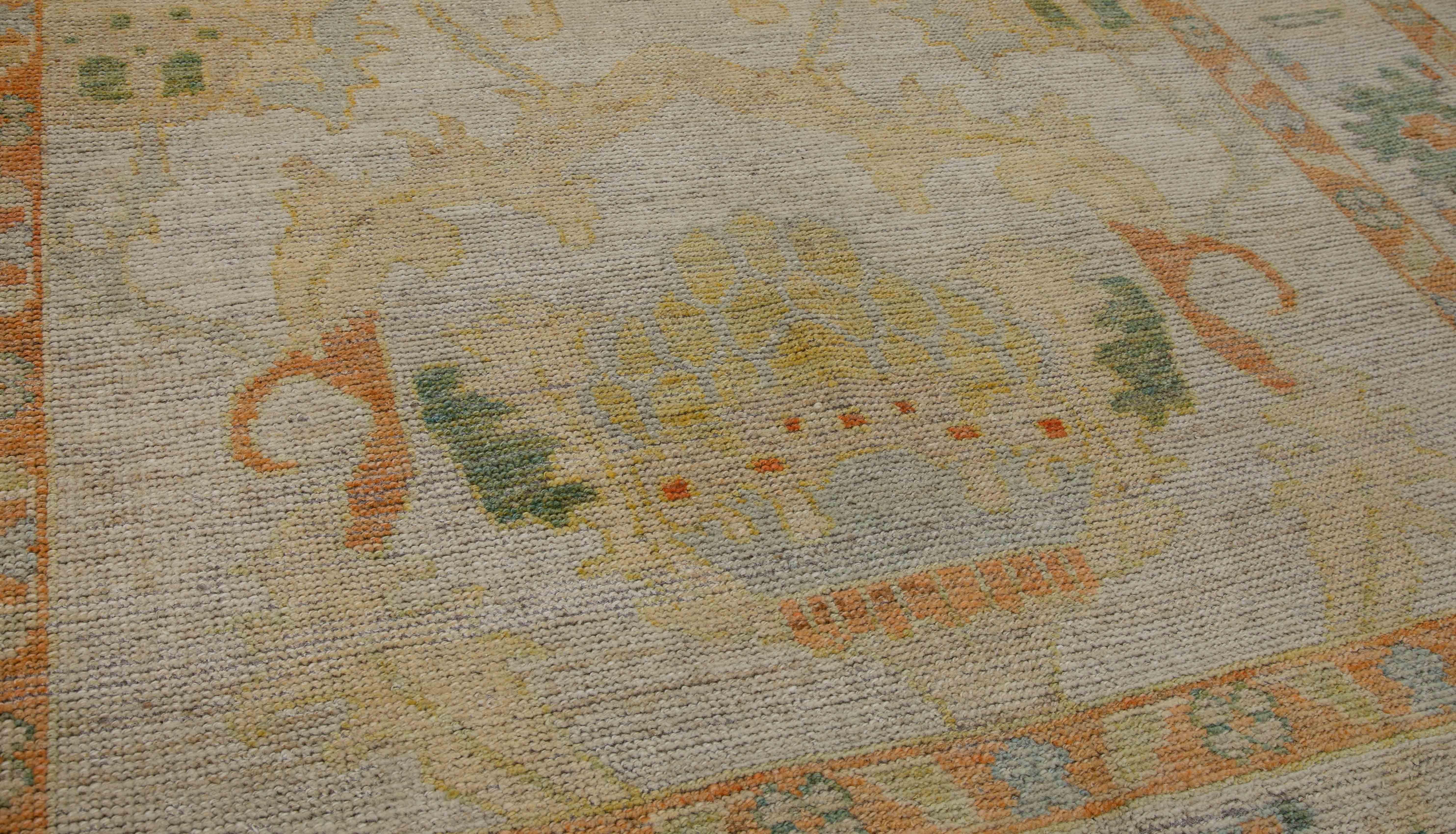 Alfombra turca contemporánea Oushak con diseño floral verde y naranja Turco en venta