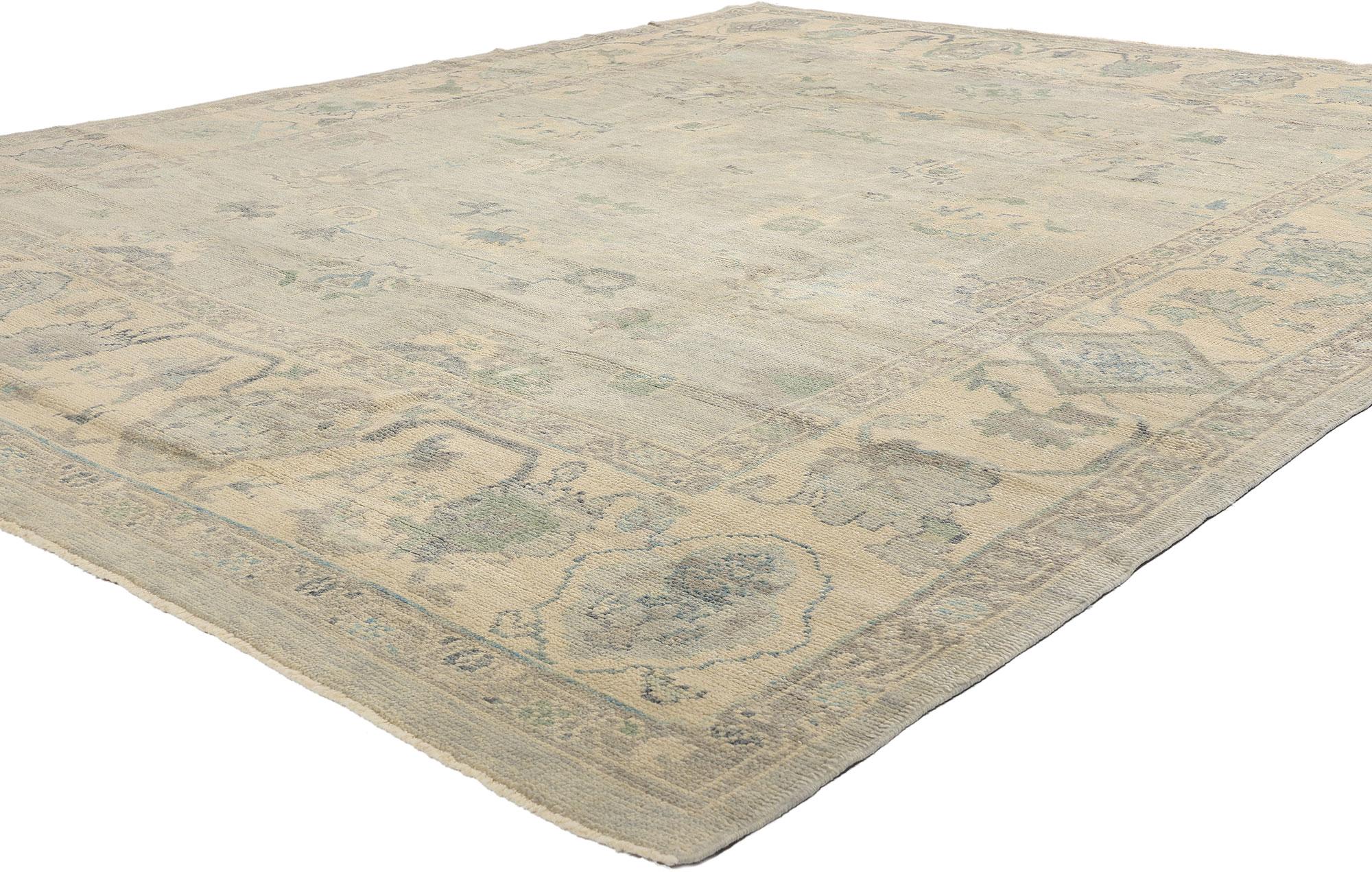 53197 Neuer moderner türkischer Oushak-Teppich, 09'06 x 11'09. Die gedämpften Erd- und Nebeltöne dieses modernen türkischen Oushak-Teppichs aus handgeknüpfter Wolle weben eine Geschichte von subtiler Eleganz und zeitloser Gelassenheit. Das in