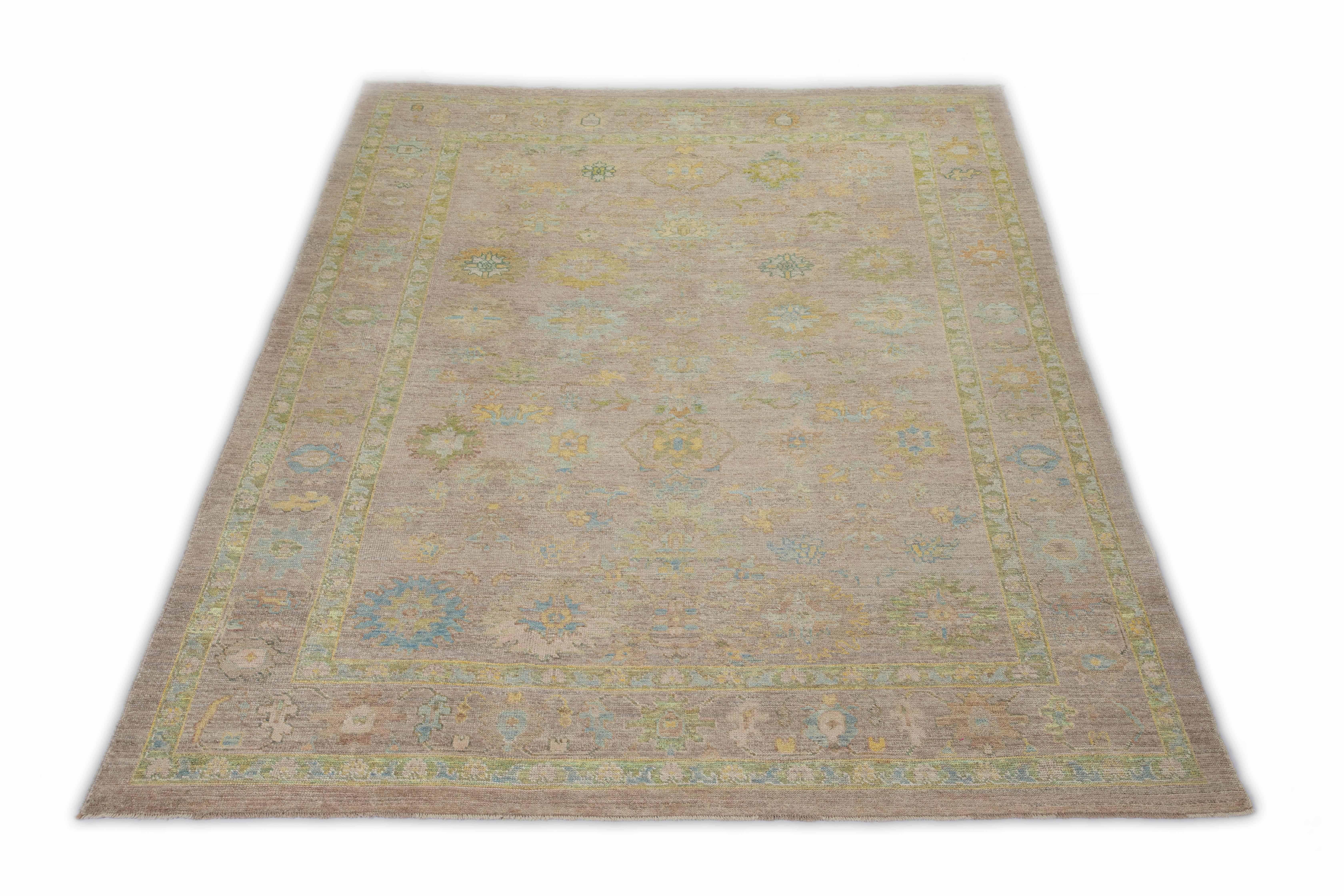 Contemporary Turkish Oushak Rug with Scattered Multicolored Floral Details In New Condition For Sale In Dallas, TX