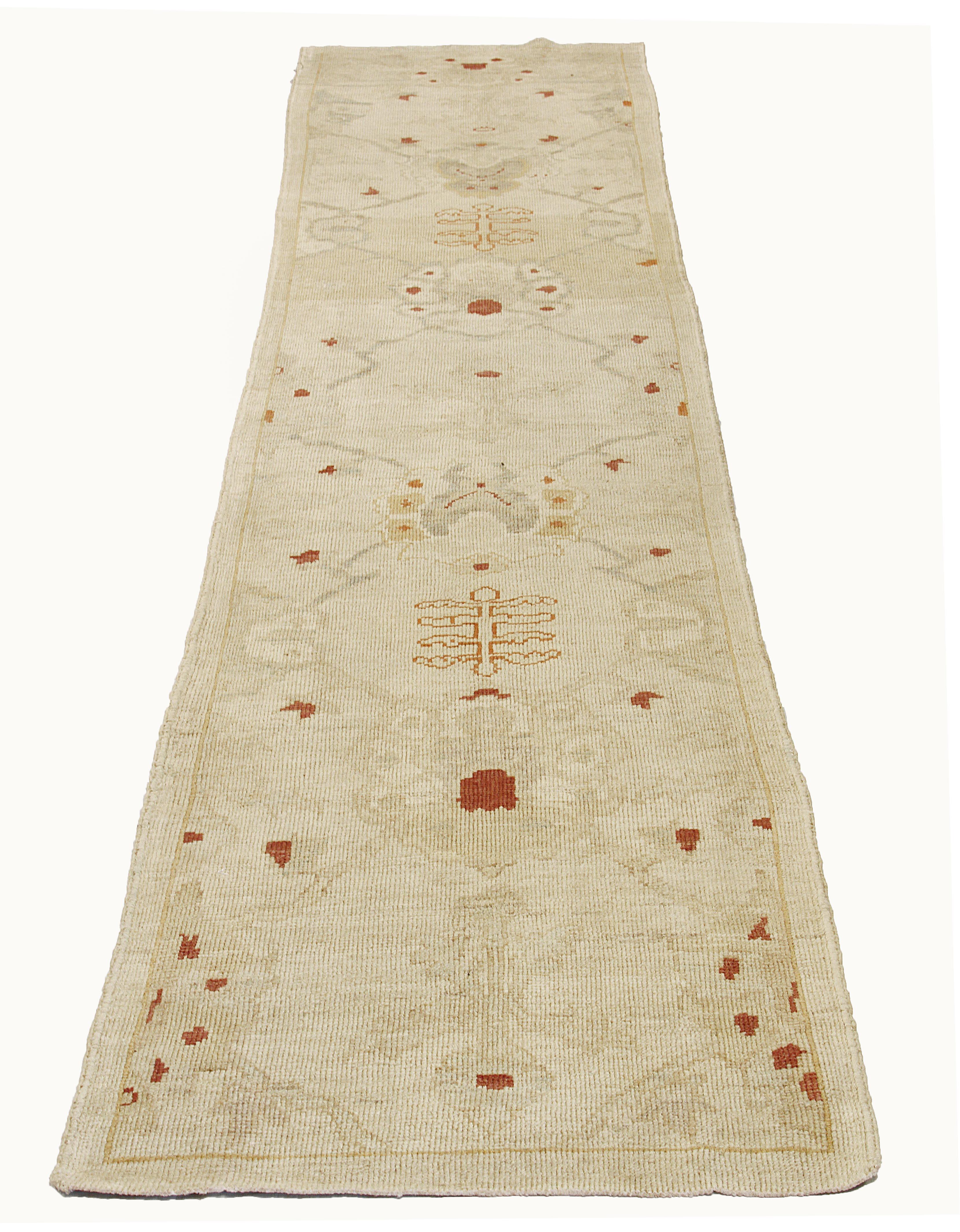 Contemporary Persian rug made of handwoven sheep’s wool of the finest quality. It’s colored with organic vegetable dyes that are certified safe for humans and pets alike. It features flower details all-over associated with Oushak weaving from