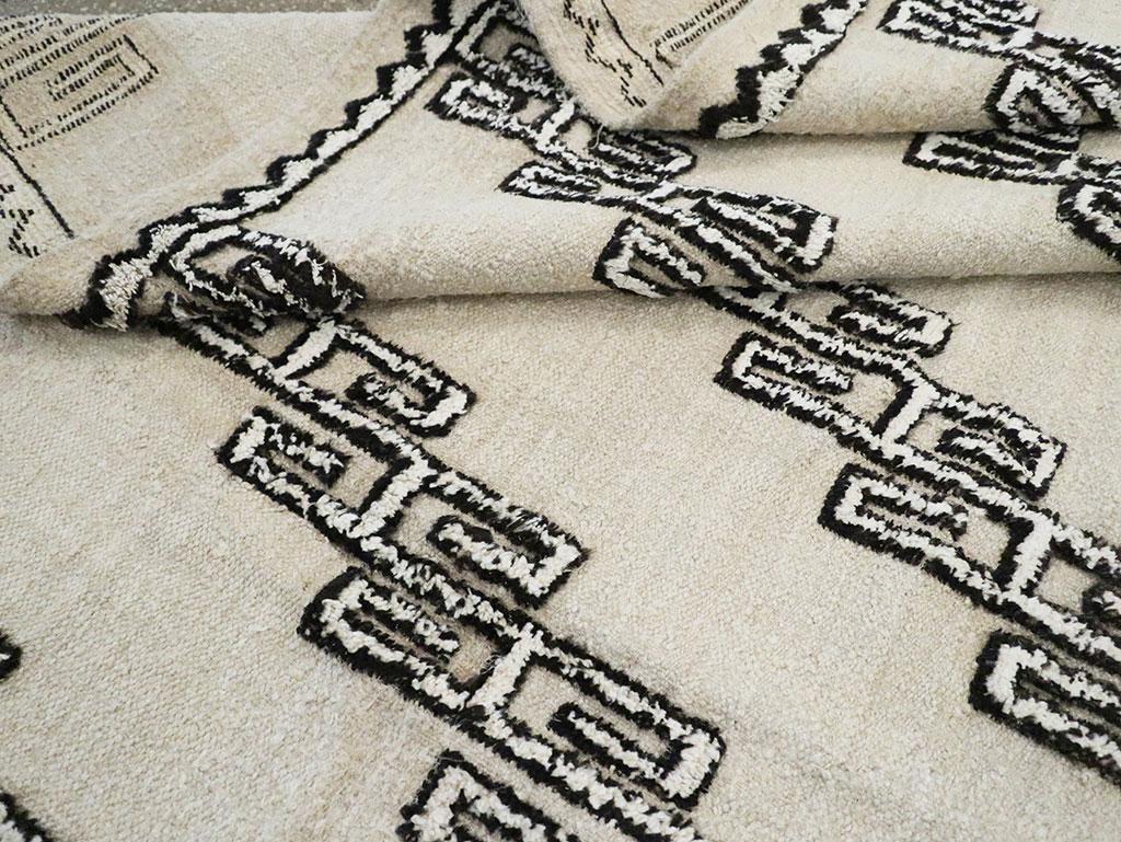 Contemporary Turkish Room Size Carpet in Black, White, & Beige For Sale 4