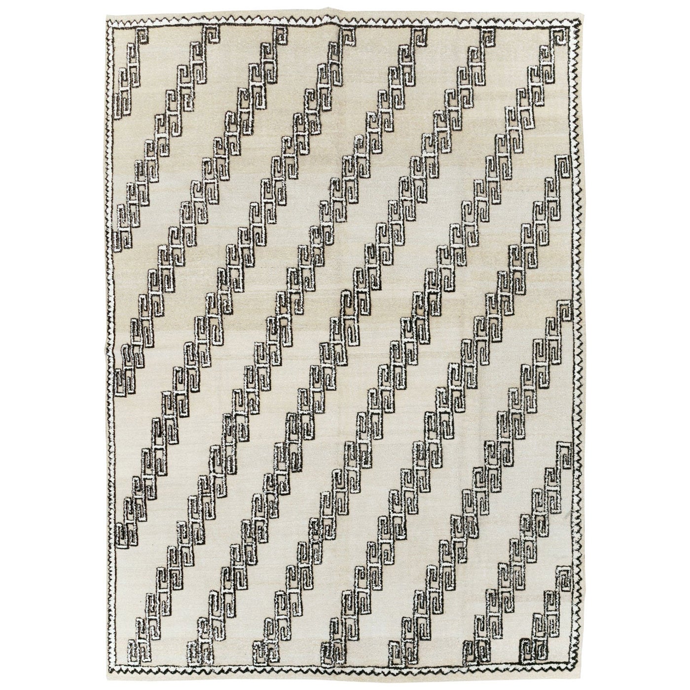 Tappeto turco contemporaneo in nero, bianco e beige per una stanza.