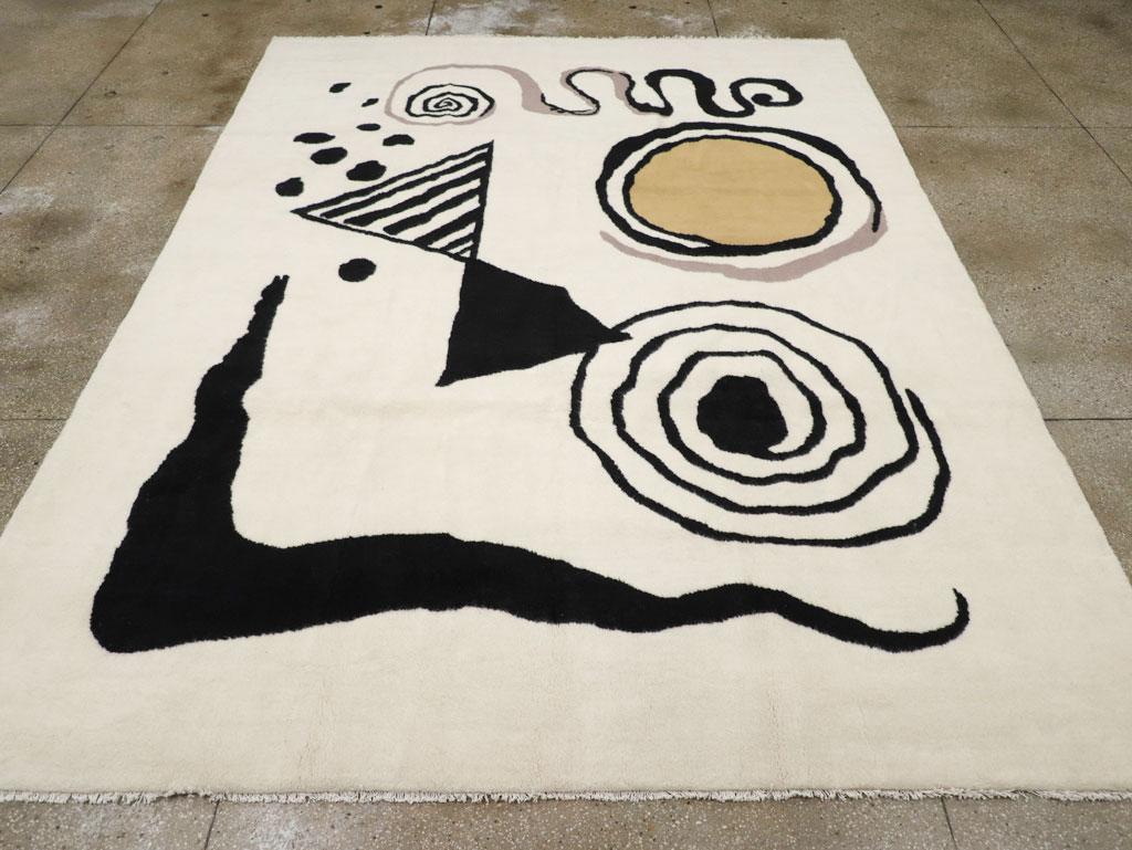 Un moderno tappeto turco ROOMS realizzato a mano nel XXI secolo nello stile di Alexander Calder.

Misure: 9' 0