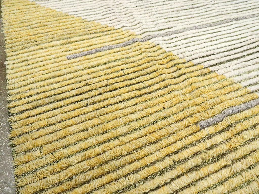 Contemporary Turkish Room Size Carpet in White and Yellow In New Condition In New York, NY