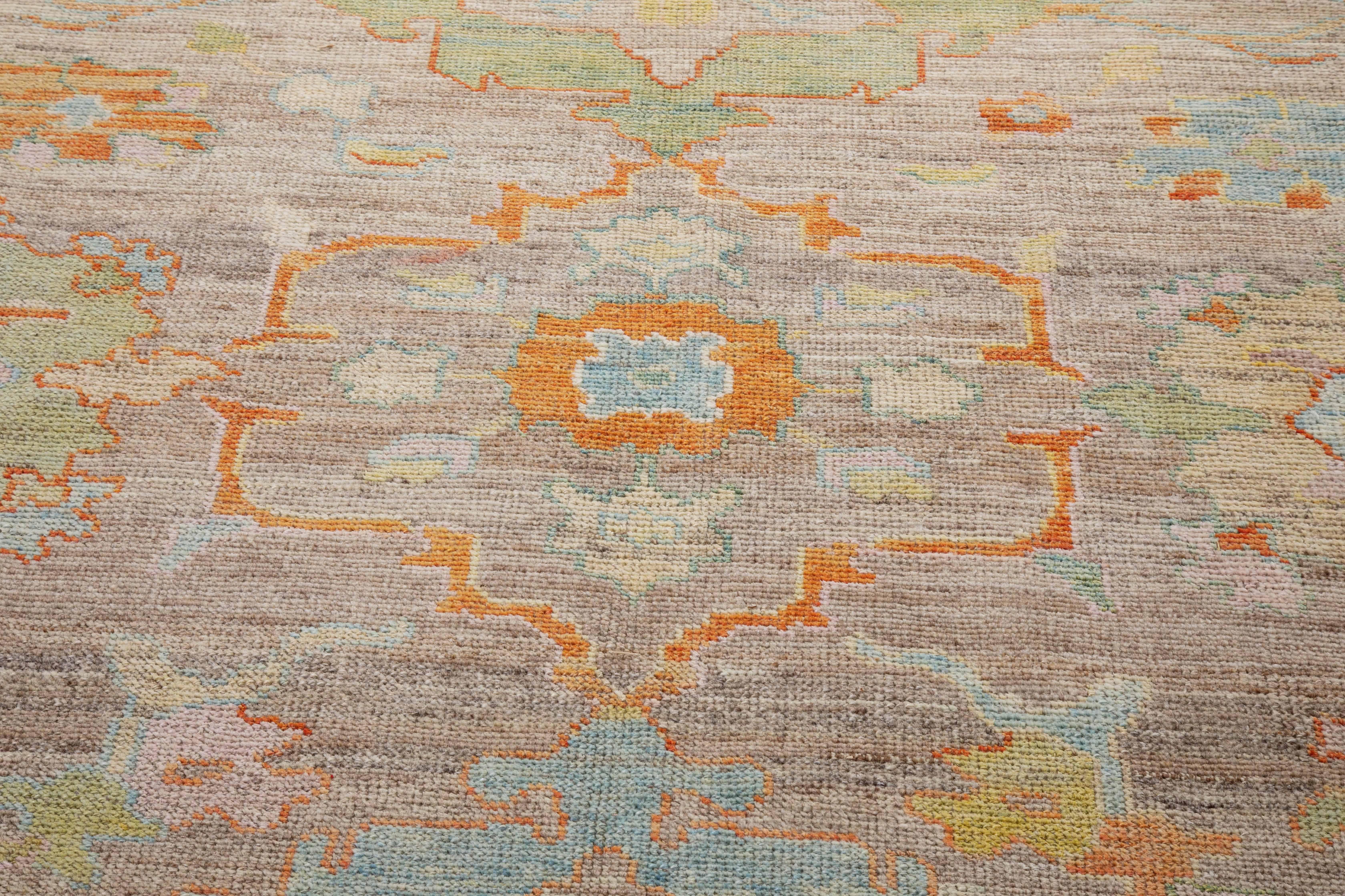 Alfombra turca contemporánea de tejido Oushak con detalles florales en tonos pastel Islámico en venta