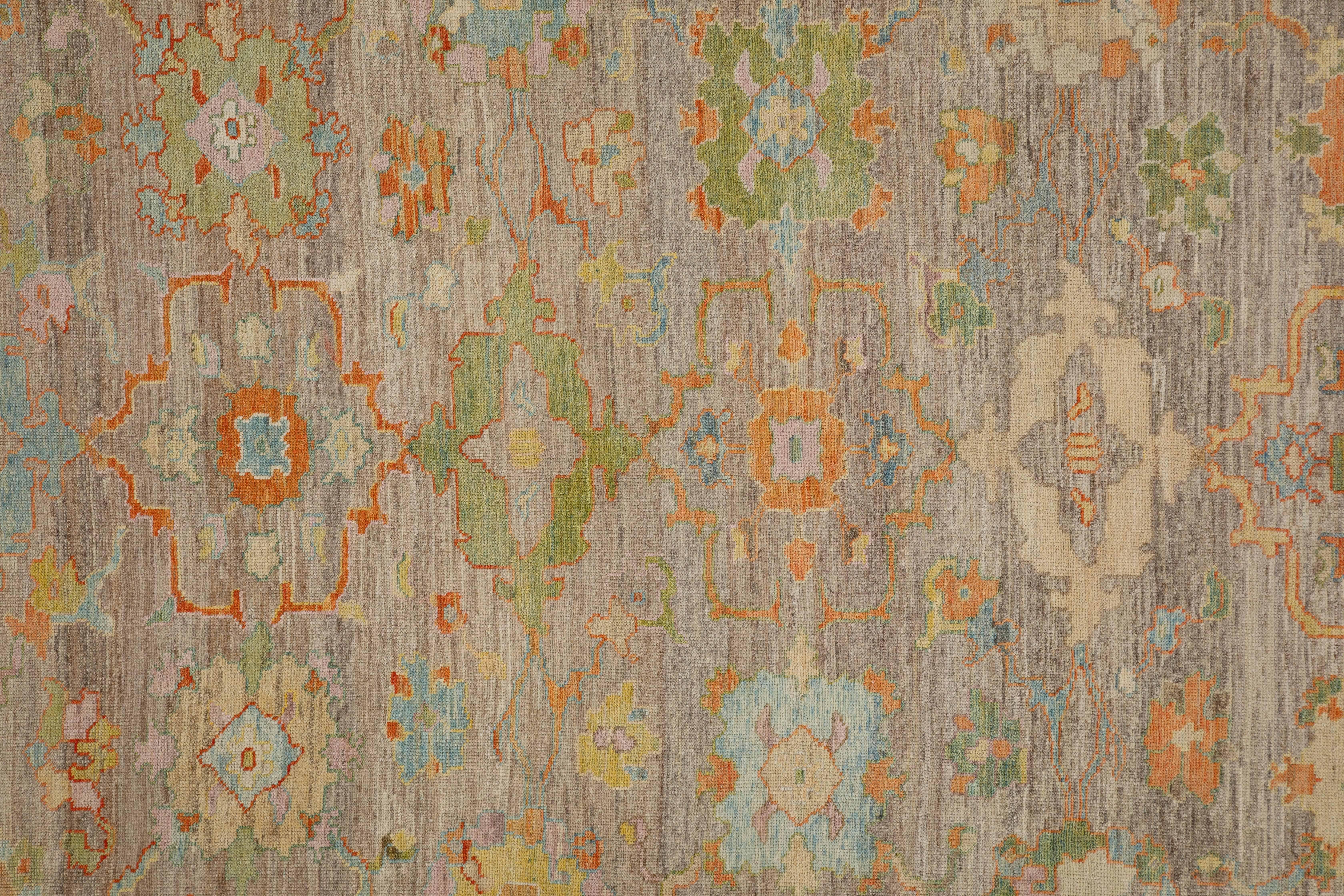 Alfombra turca contemporánea de tejido Oushak con detalles florales en tonos pastel siglo XX en venta