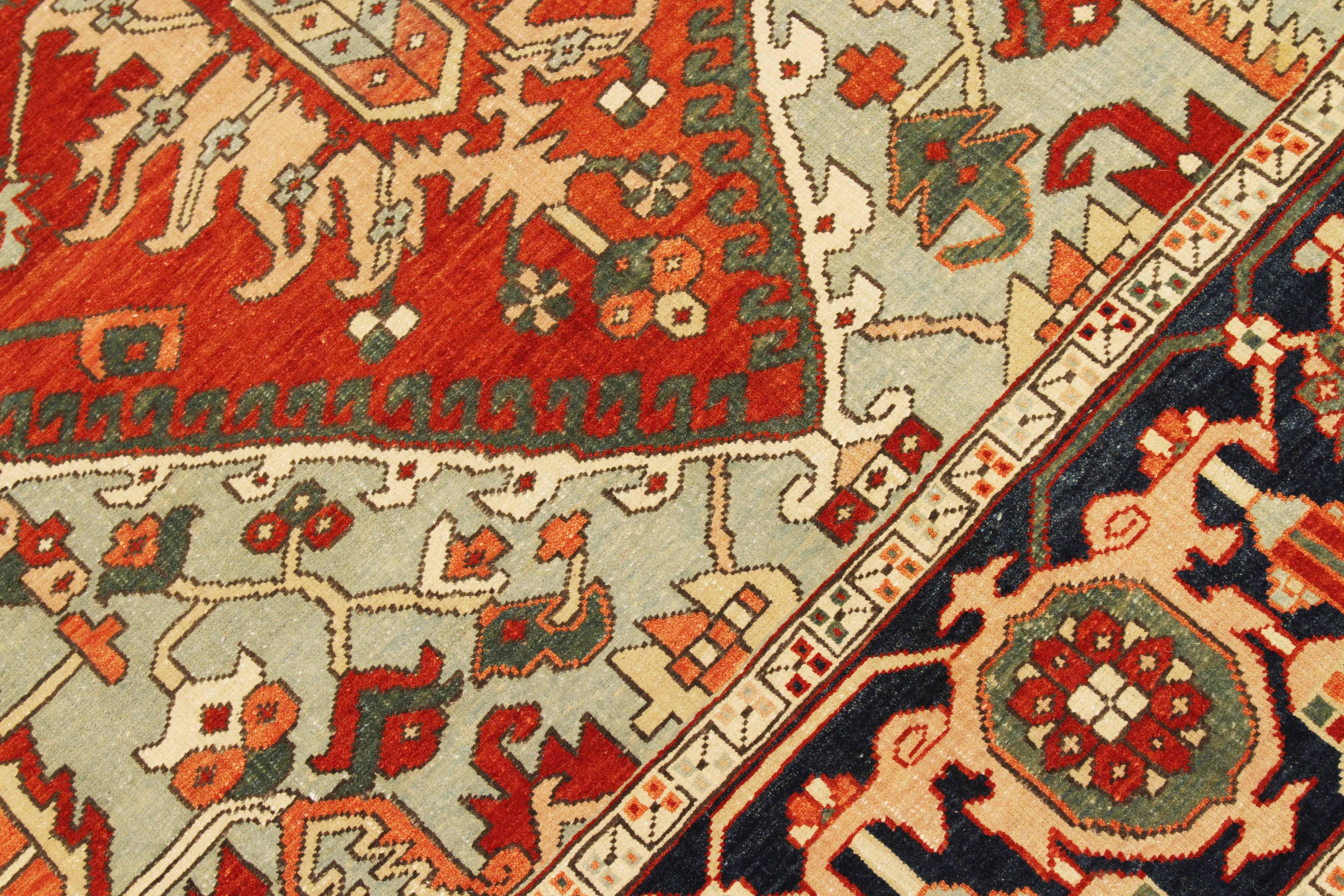 Zeitgenössischer türkischer Serapi-Teppich mit schwarzen und roten botanischen Details (Handgewebt) im Angebot