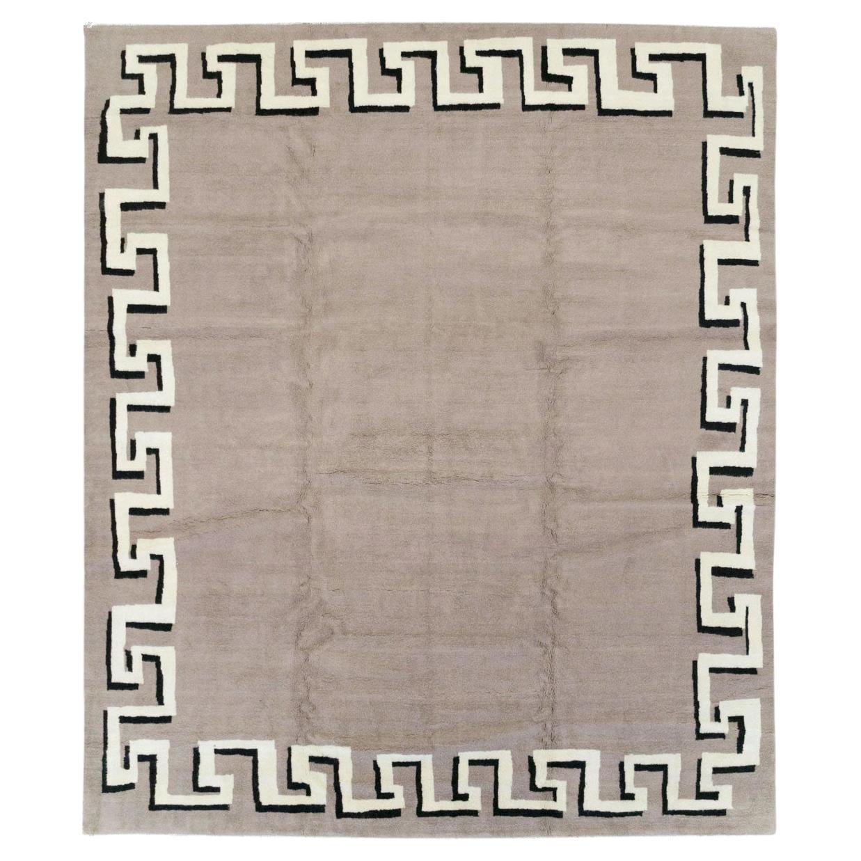 Contemporary Turkish Square Room Size Carpet in the style of Christian Berard (Tapis turc contemporain de forme carrée pour une pièce).
