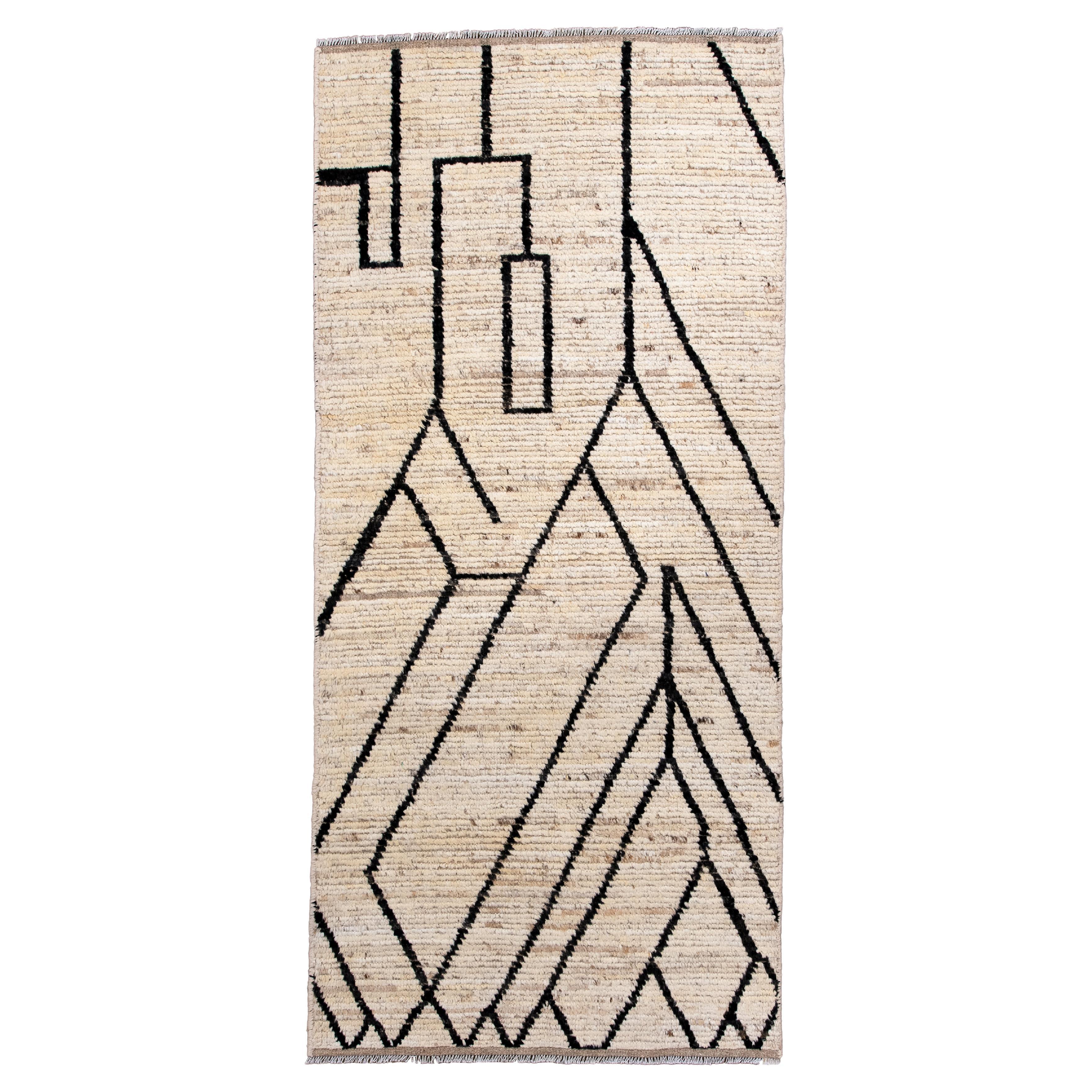 Contemporary Turkish Tulu Rug with Bold Geometric Linework im Angebot