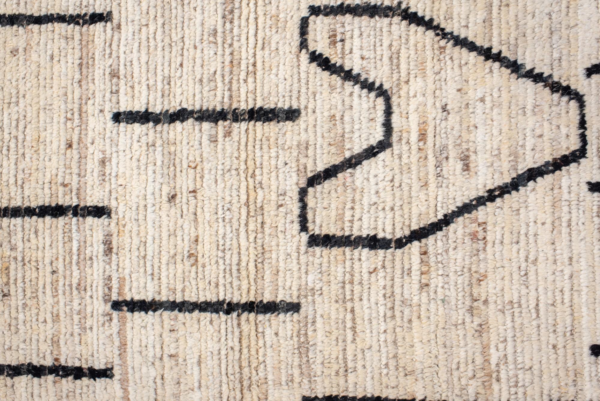 Zeitgenössischer türkischer Tulu-Teppich mit modernem Linear- und Herzmotiv (Handgeknüpft) im Angebot