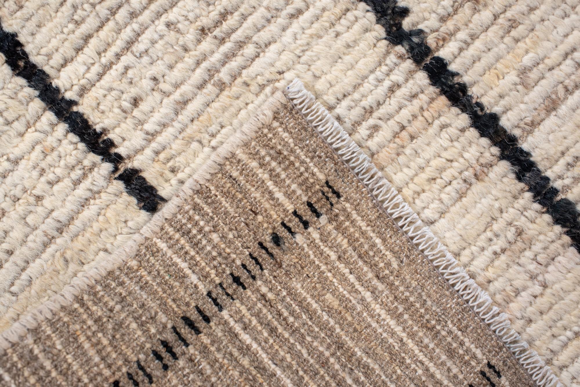 Zeitgenössischer türkischer Tulu-Teppich mit modernem Linear- und Herzmotiv (21. Jahrhundert und zeitgenössisch) im Angebot