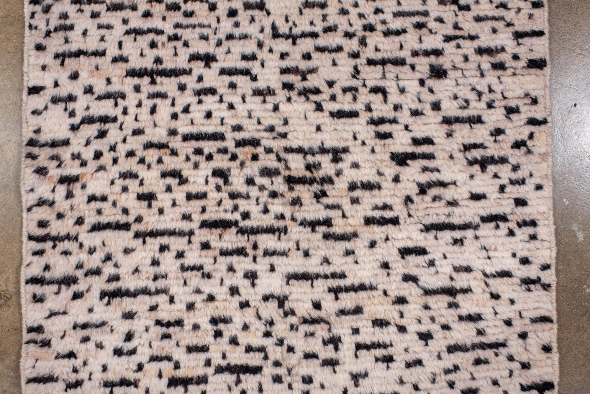 Contemporary Turkish Tulu Runner with Diamond Motif In condizioni Nuovo in vendita a New York, NY