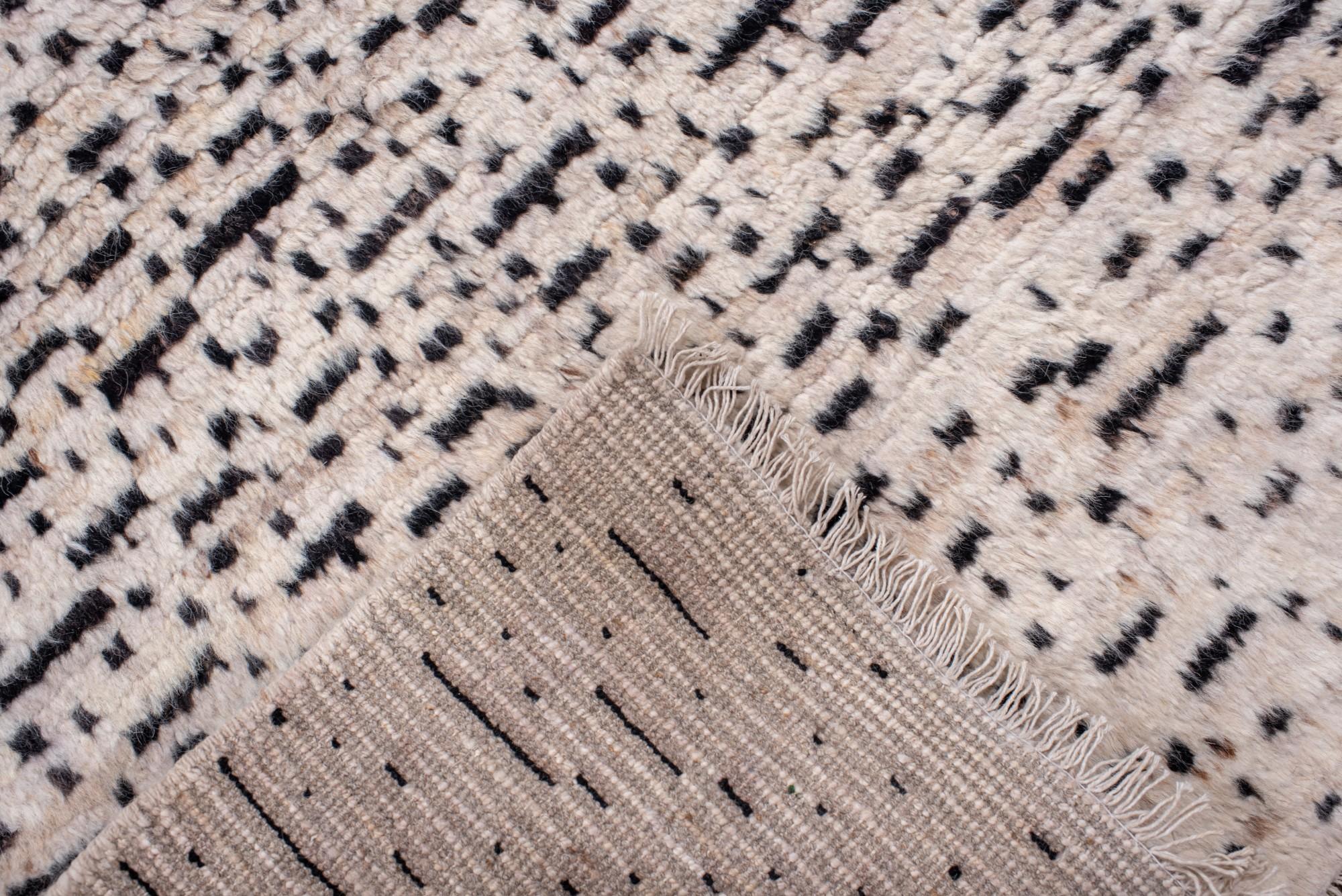 XXI secolo e contemporaneo Contemporary Turkish Tulu Runner with Diamond Motif in vendita