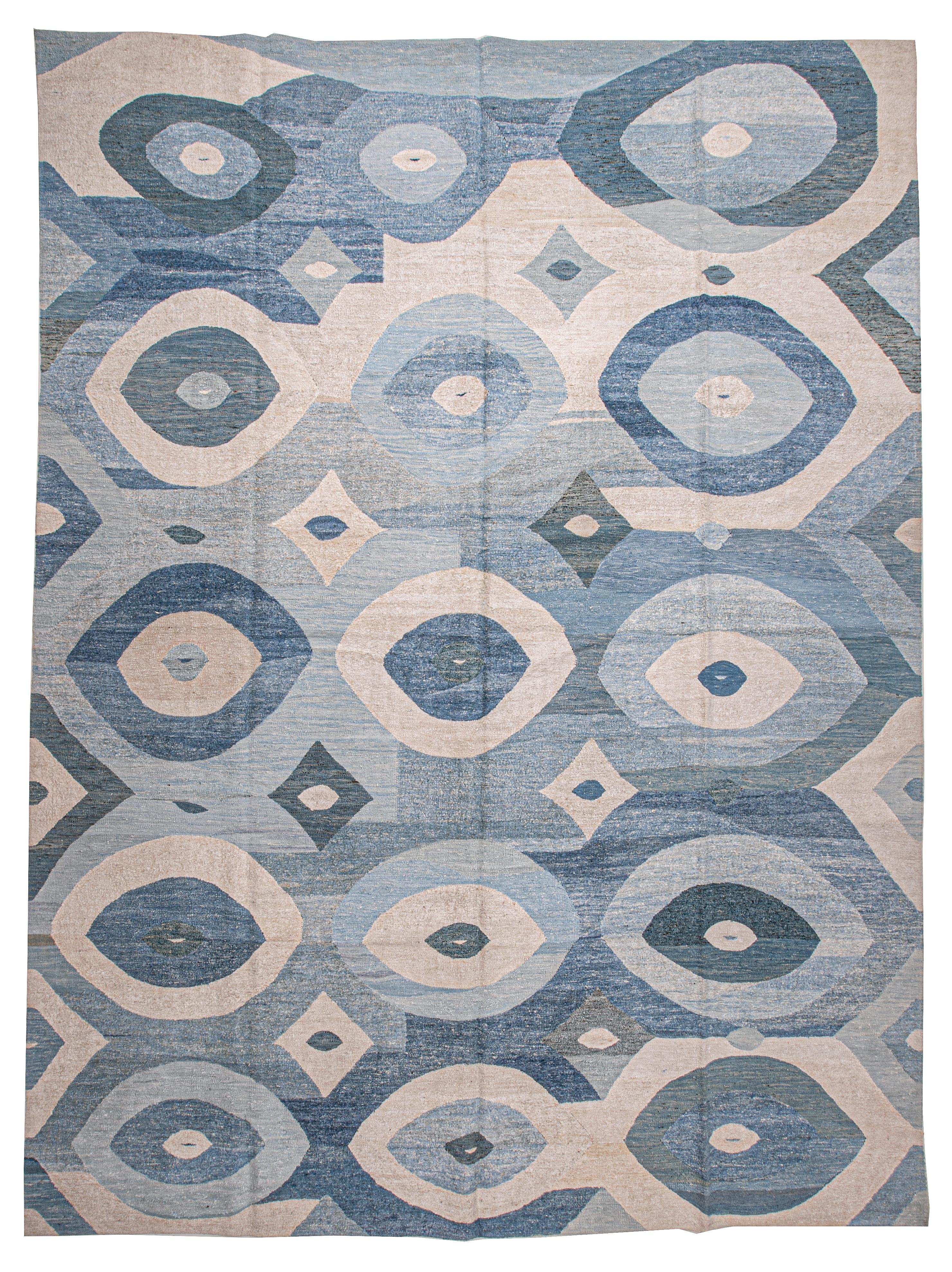 This contemporary Kilim is made from recycled wool and hemp.
Vintage neutral hem rugs were undone and hemp yarn has been recolored in the shades of blue.