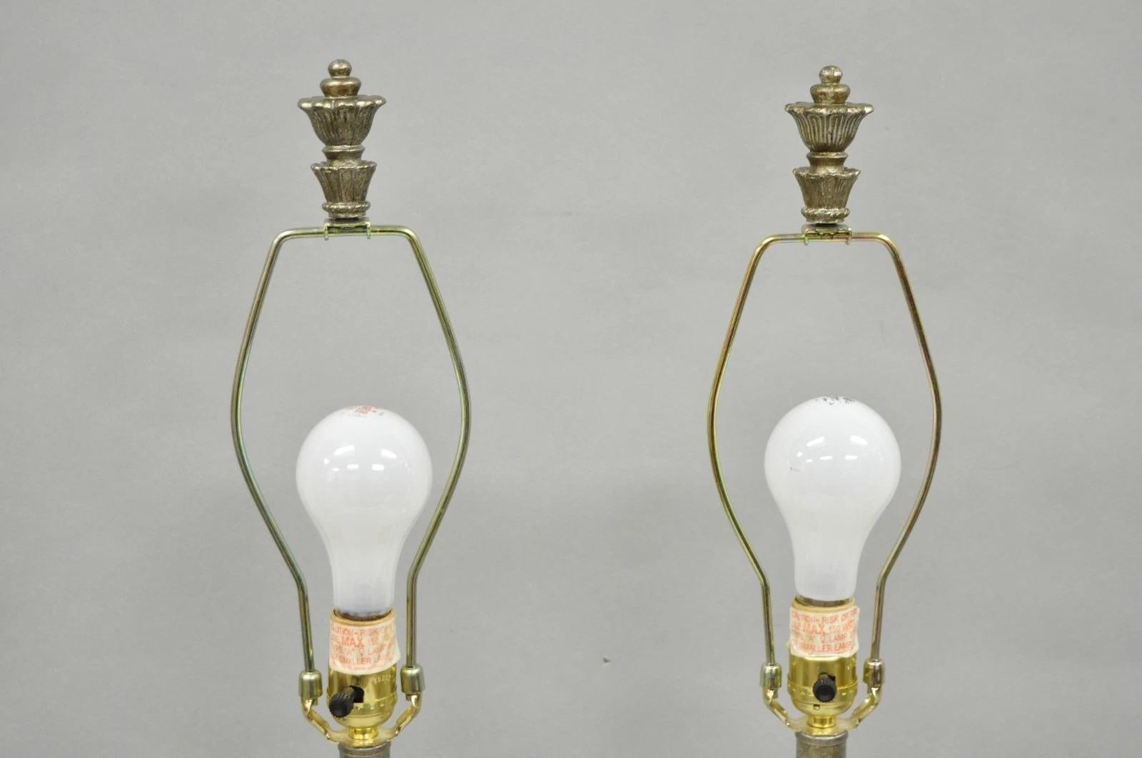 20ième siècle Paire de lampes de table contemporaines en verre et résine de style toscan et méditerranéen en vente
