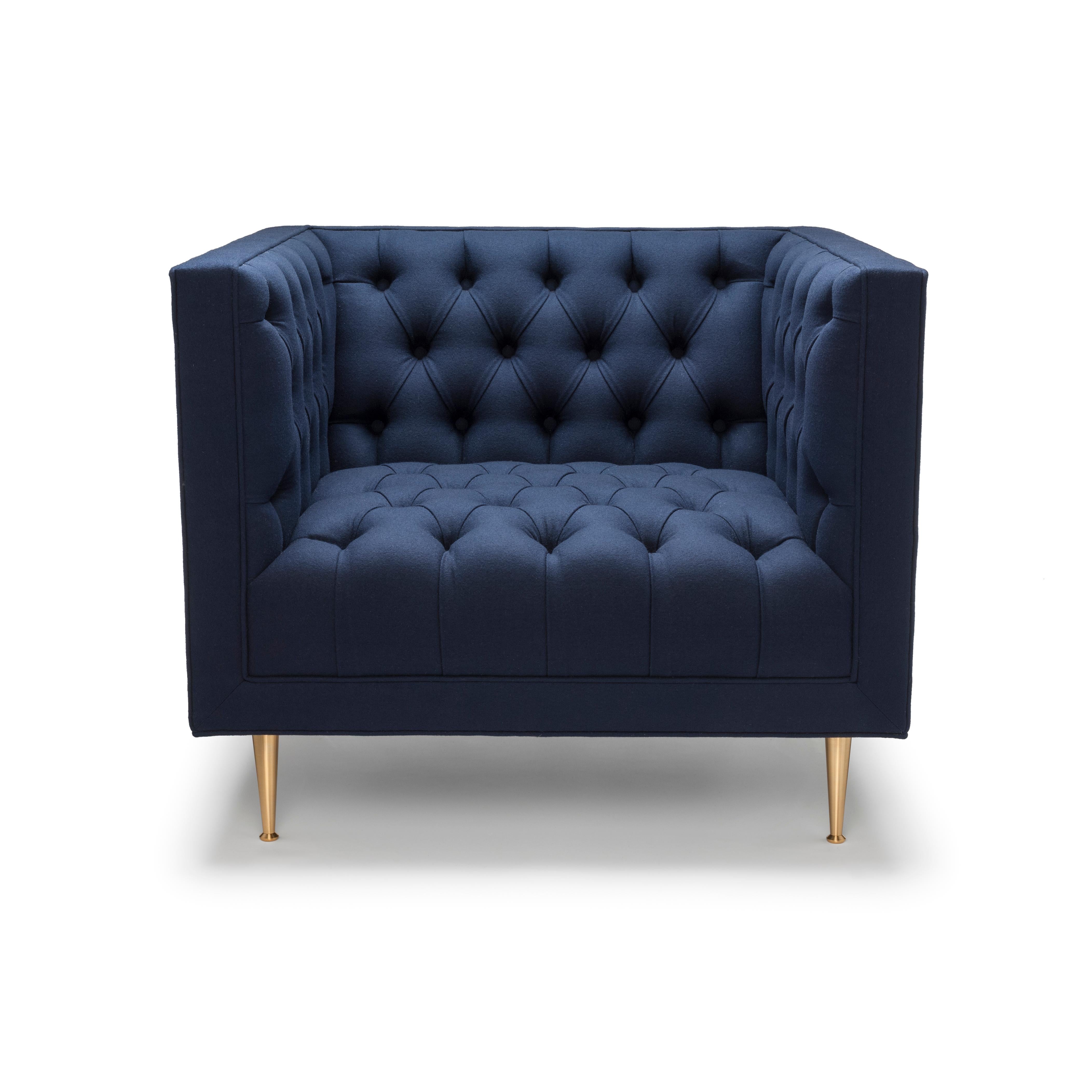 Zeitgenössischer Tux-Stuhl aus Moon Melton Earth Fire Wolle mit Beinen aus Nussbaumholz im Angebot 1