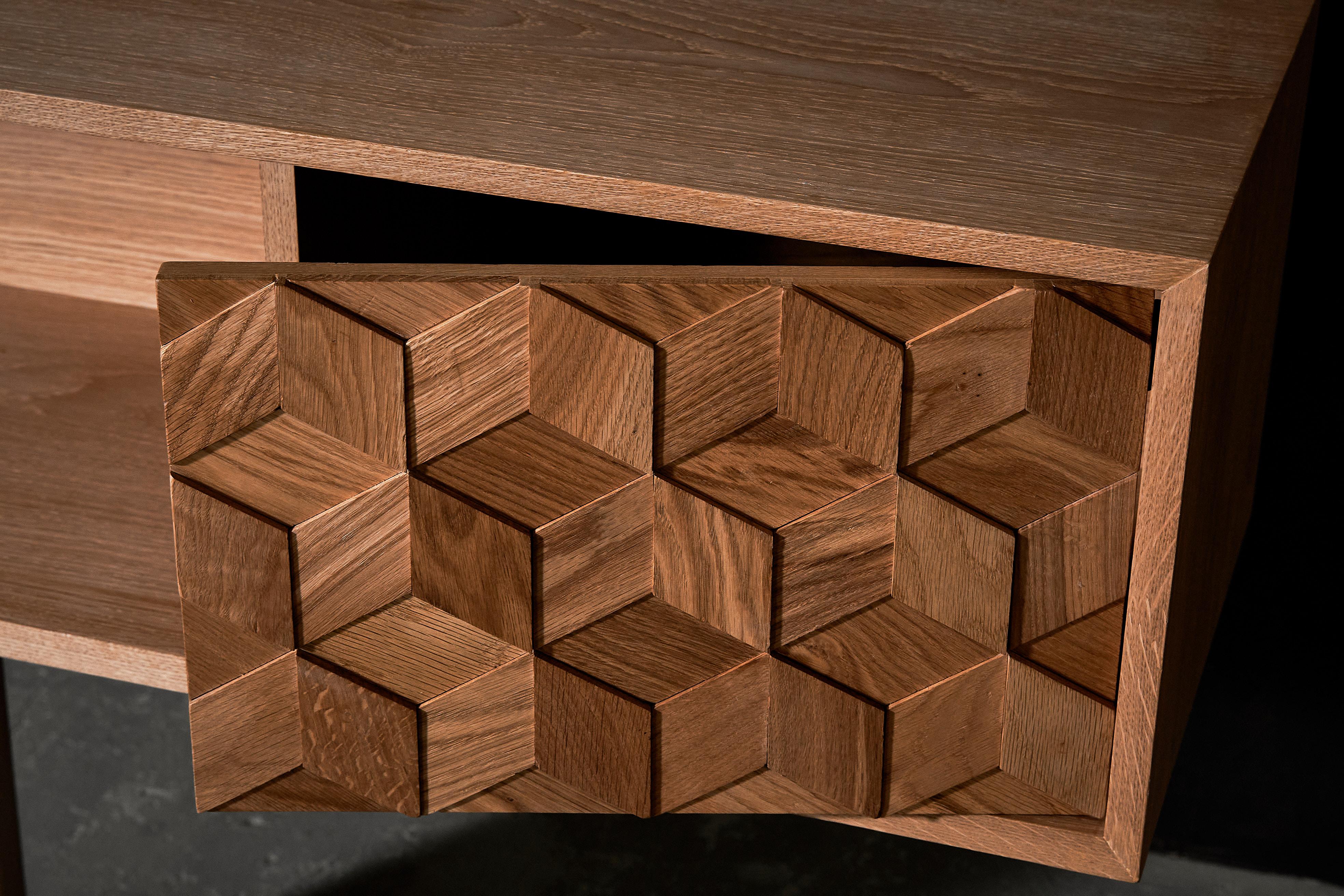 Contemporary TV Stand in Solid Oak with Hexagon Oak Mosaic + 3D Model In New Condition For Sale In Burlăceni, Cahul District