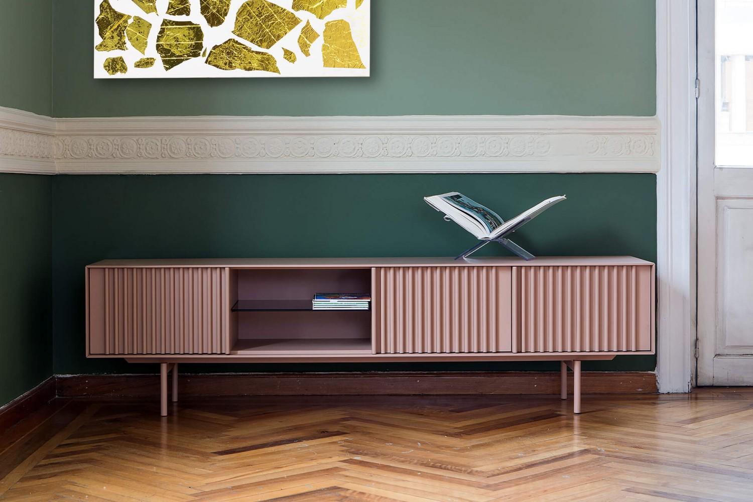 Contemporary TV Unit with Metallic Base In New Condition For Sale In NEW YORK, NY