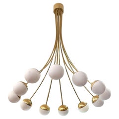 Lampadario contemporaneo a dodici bracci in ottone in stile Stilnovo