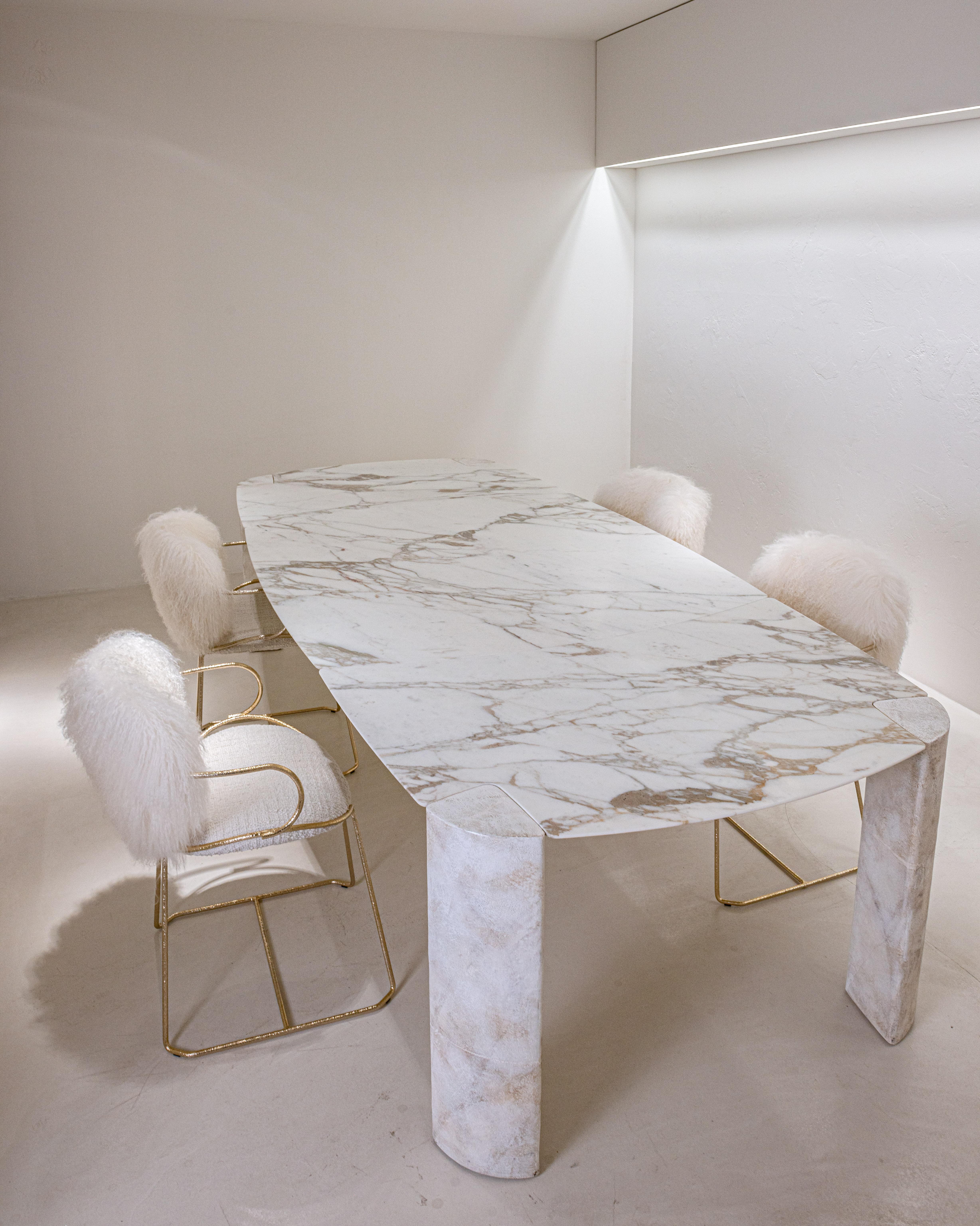 italien Chaise Twig contemporaine en tissu et fourrure de Mongolie. Fabriqué en Italie par HESSENTIA en vente