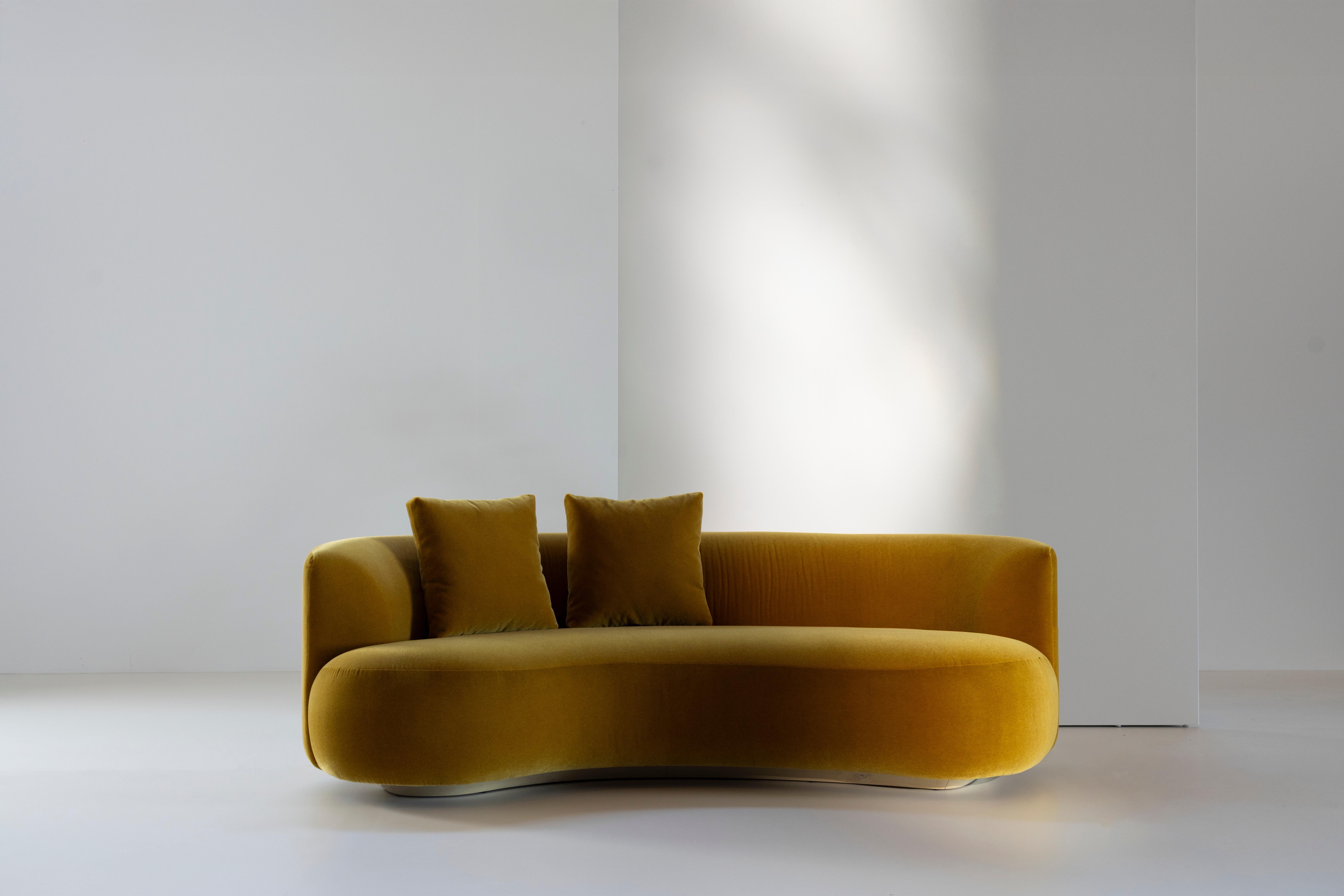 Canapé contemporain Twins Curved Sofa, Beige Wool Linen, Handmade by Greenapple en vente 5