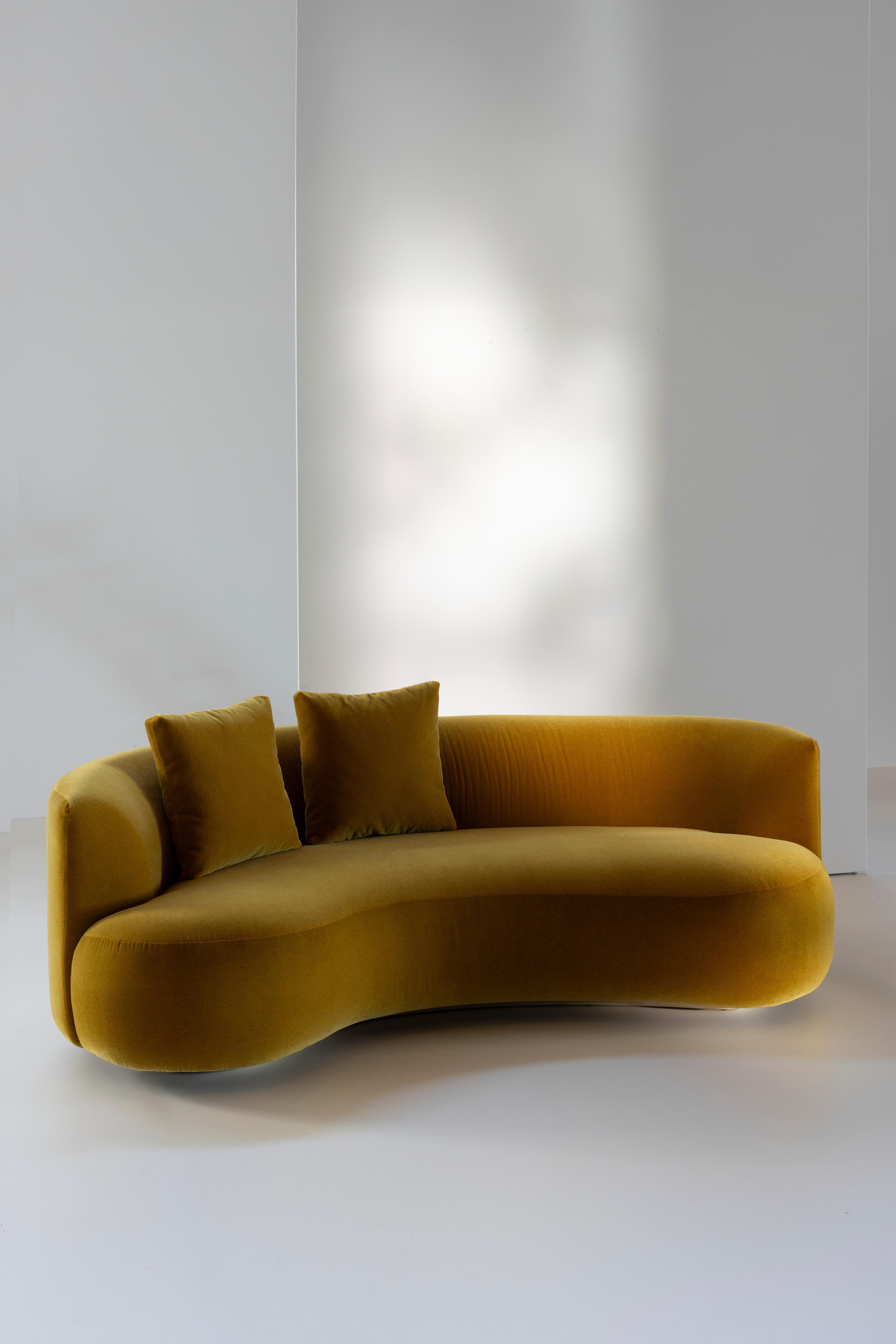 Canapé contemporain Twins Curved Sofa, Beige Wool Linen, Handmade by Greenapple en vente 6