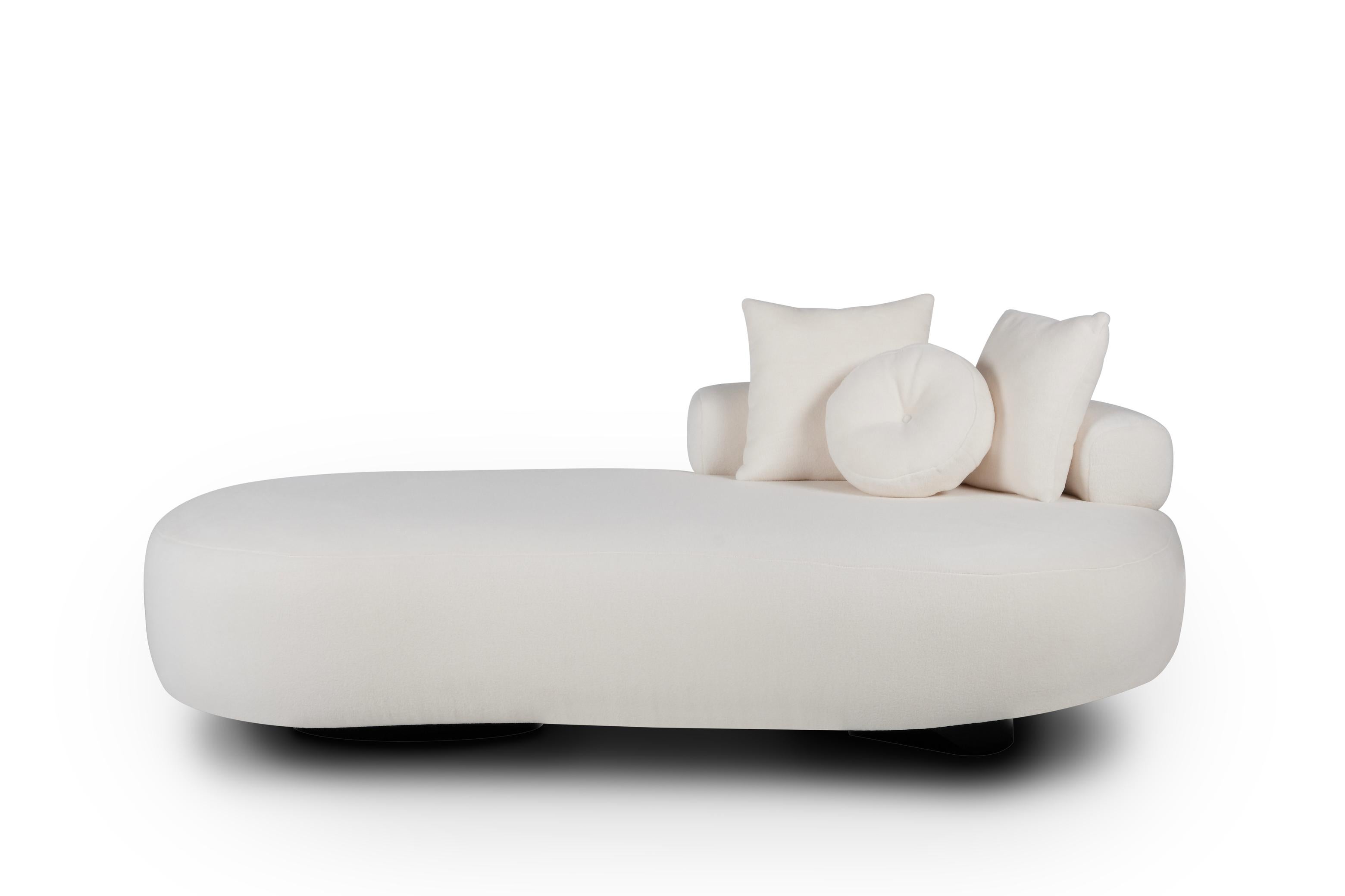 Twins Day Bed, Contemporary Collection, Handcrafted in Portugal - Europe by Greenapple.

The Twins daybed and its matching curved sofa share the same genes, yet each maintains a distinct identity, forming a pair defined by perfect asymmetry. With
