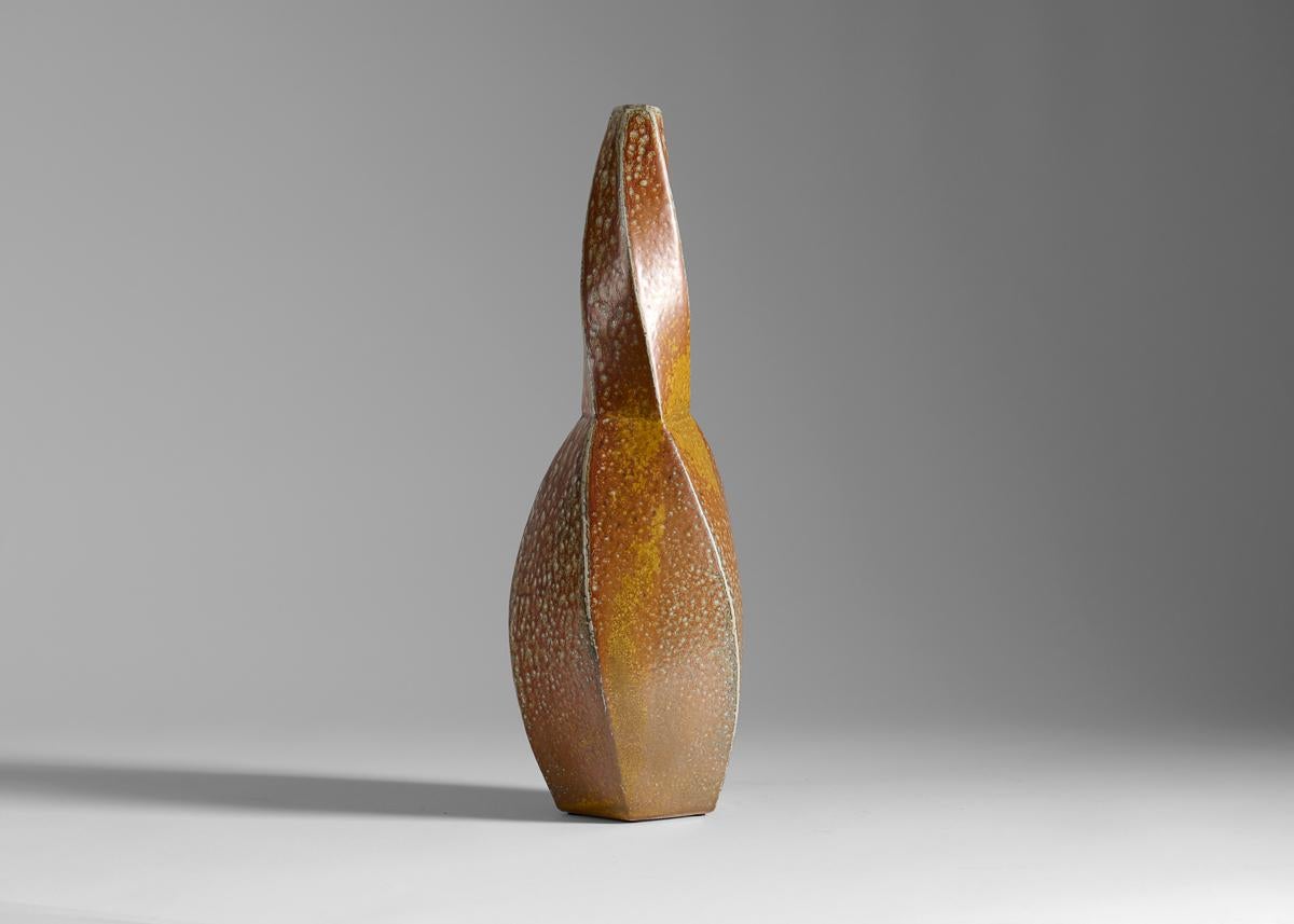 Contemporary Twisting Vase aus glasierter Keramik von Aage Birck, Dänemark, 2007 (Dänisch) im Angebot