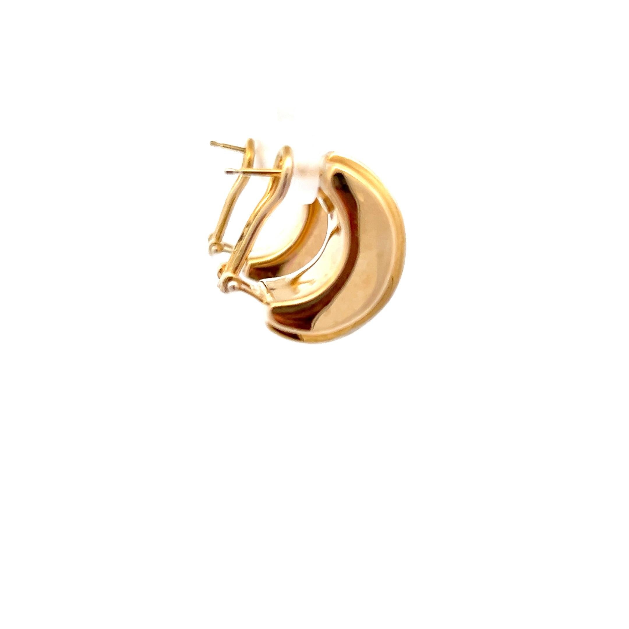 Pendientes Contemporáneos de Oro en Dos Tonos Media Luna con Reverso Omega en venta 8