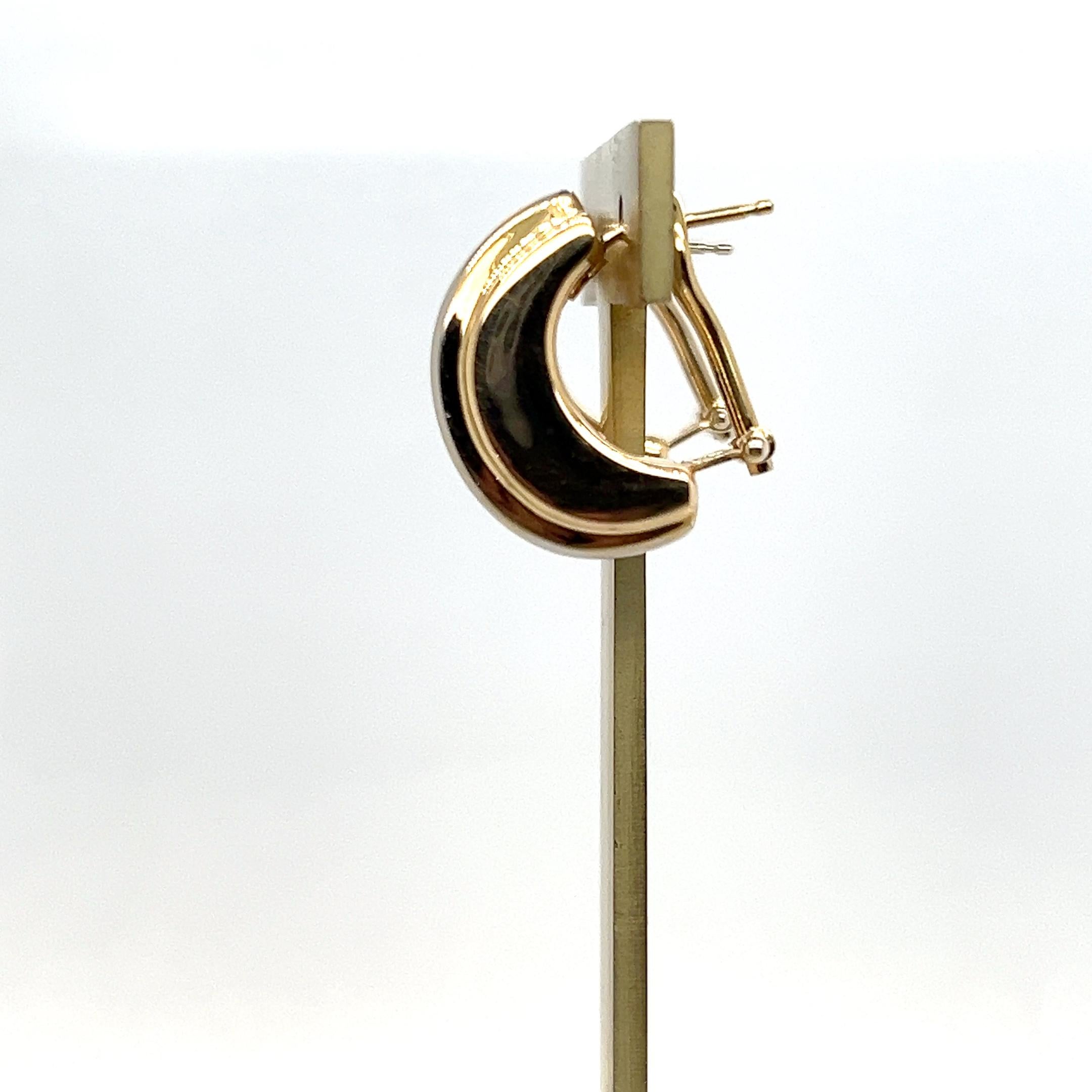 Pendientes Contemporáneos de Oro en Dos Tonos Media Luna con Reverso Omega en venta 3