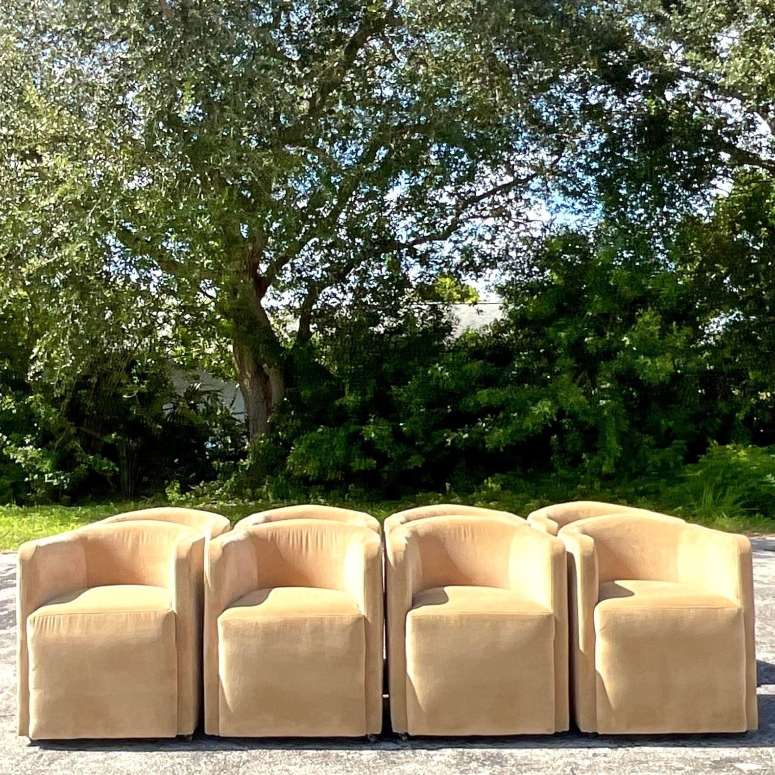 Contemporary Ultra Suede Dining Chairs auf Rollen - 8er Set (amerikanisch) im Angebot