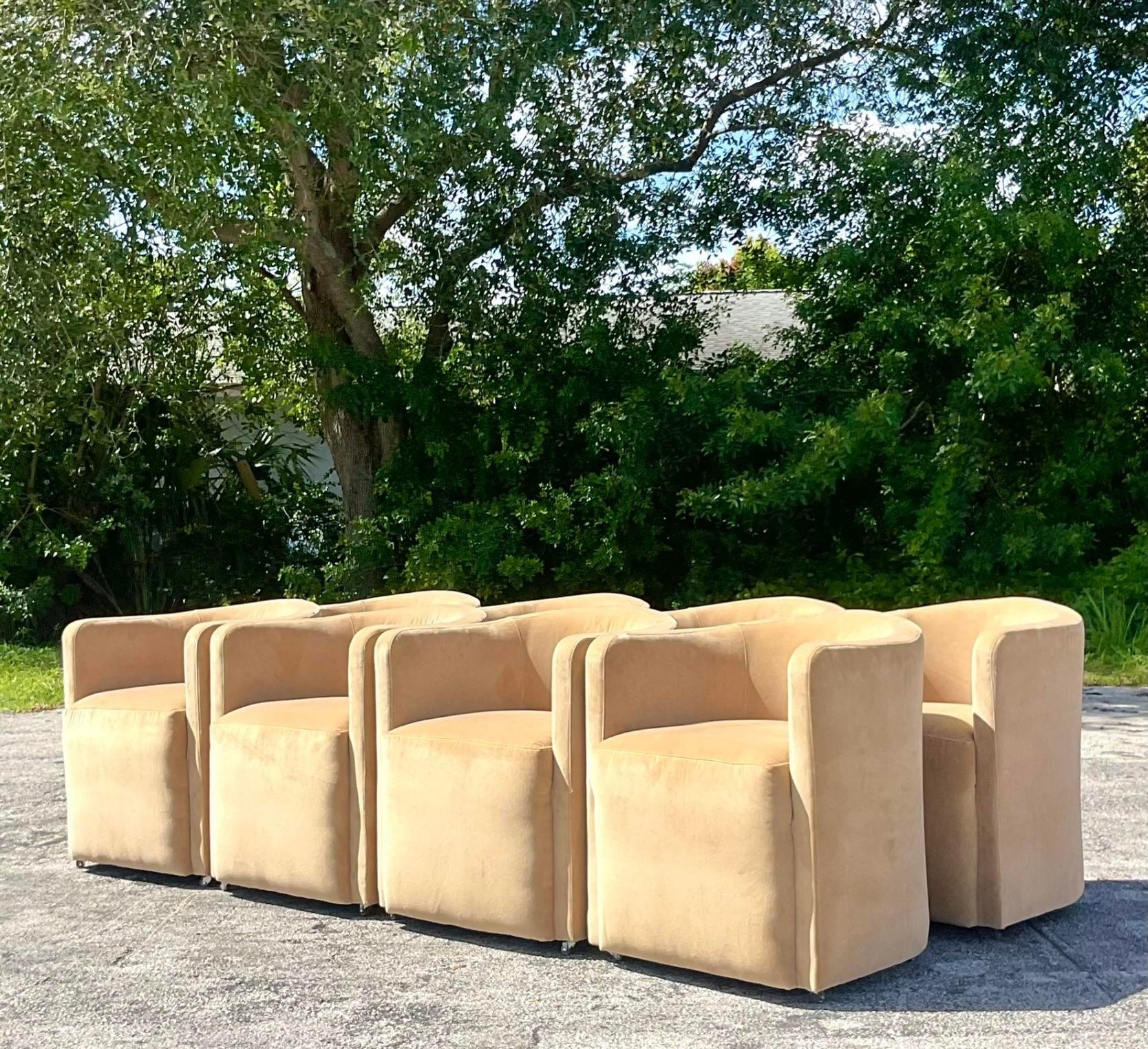 Contemporary Ultra Suede Dining Chairs auf Rollen - 8er Set (Metall) im Angebot