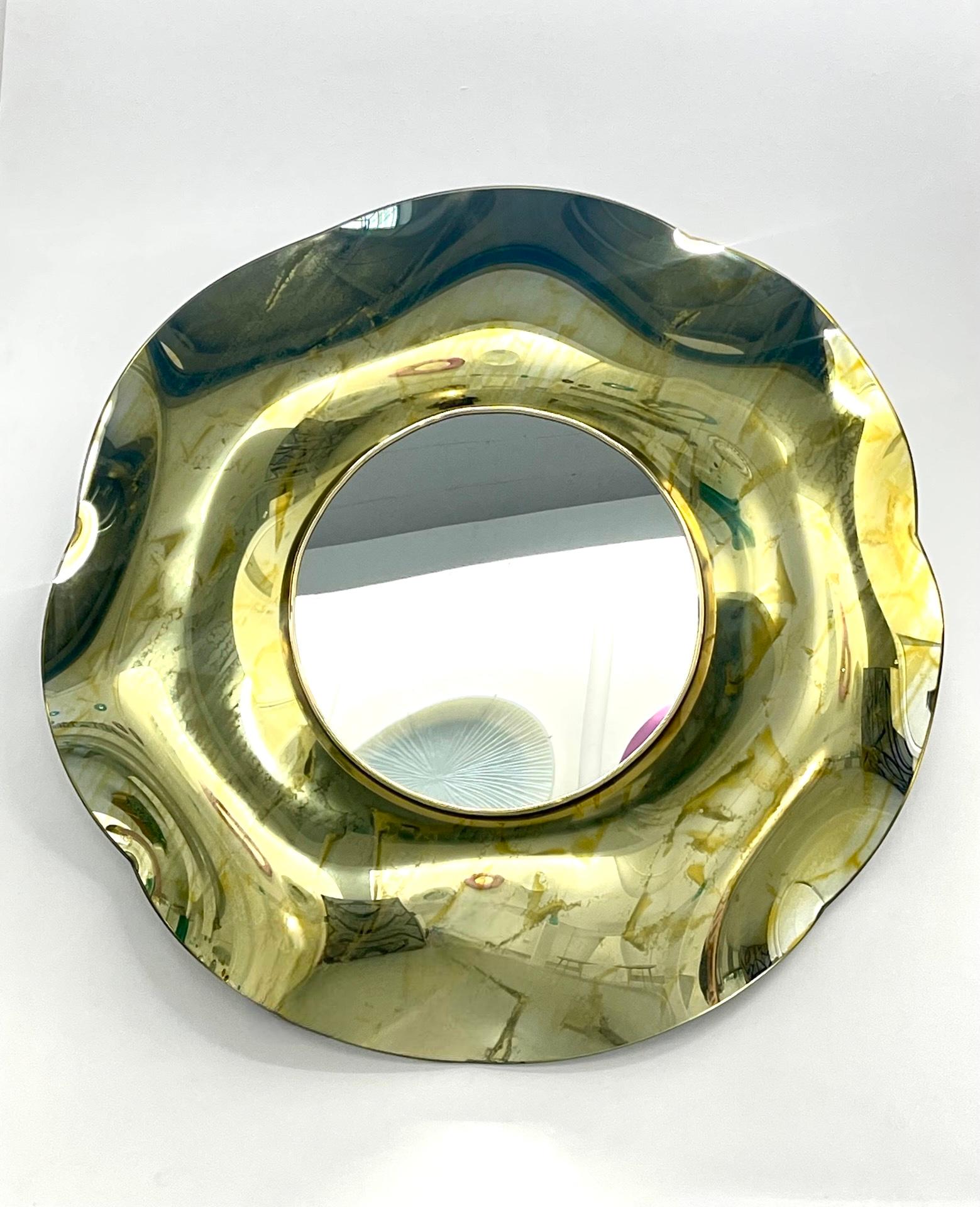 Specchio contemporaneo 'Undulate' in cristallo dorato fatto a mano Dia. 40'' di Ghiró Studio A in vendita 5
