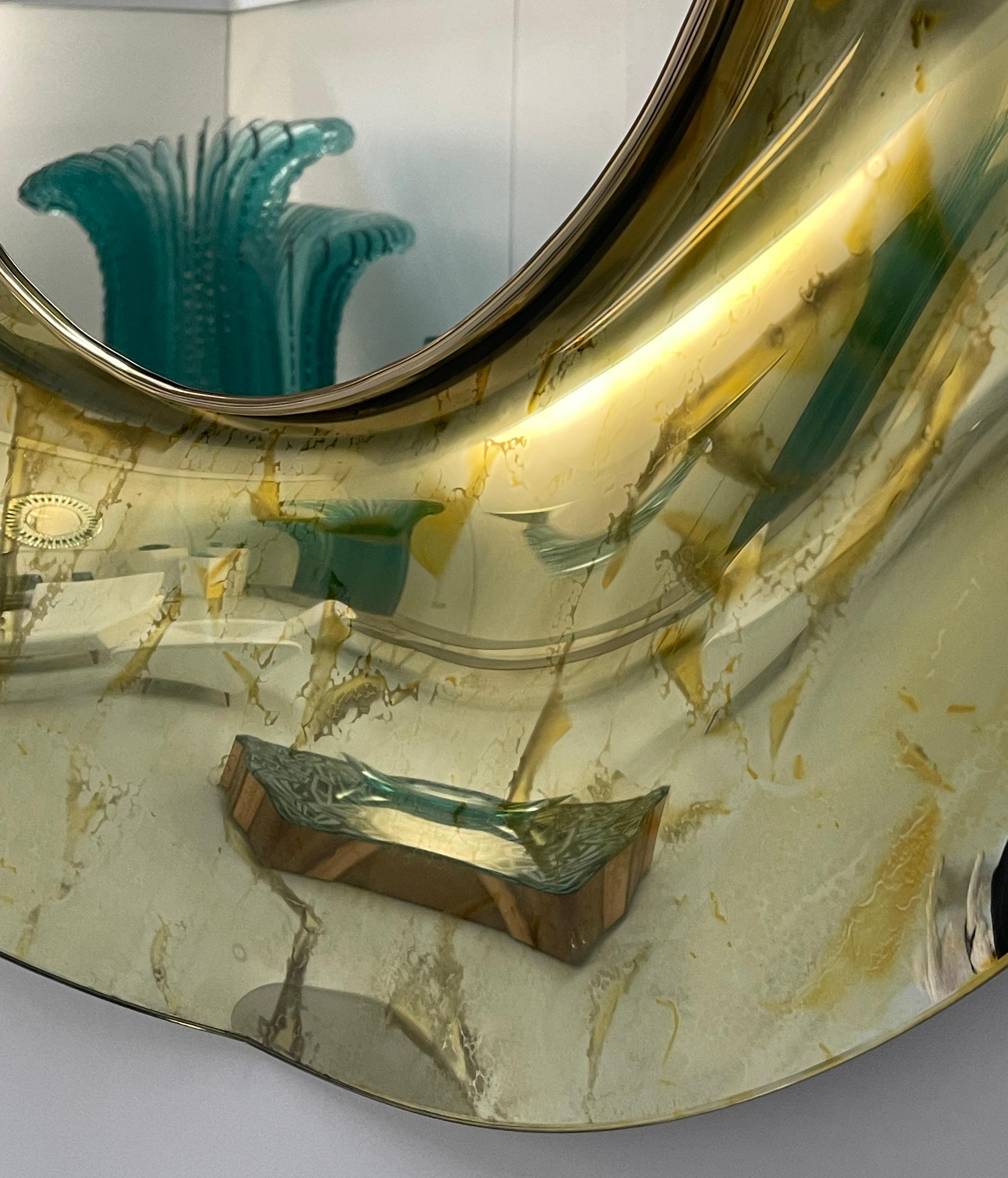 Contemporary 'Undulate' Handgefertigter Kristallspiegel in Gold Dia. 40'' von Ghiró Studio (Italienisch) im Angebot