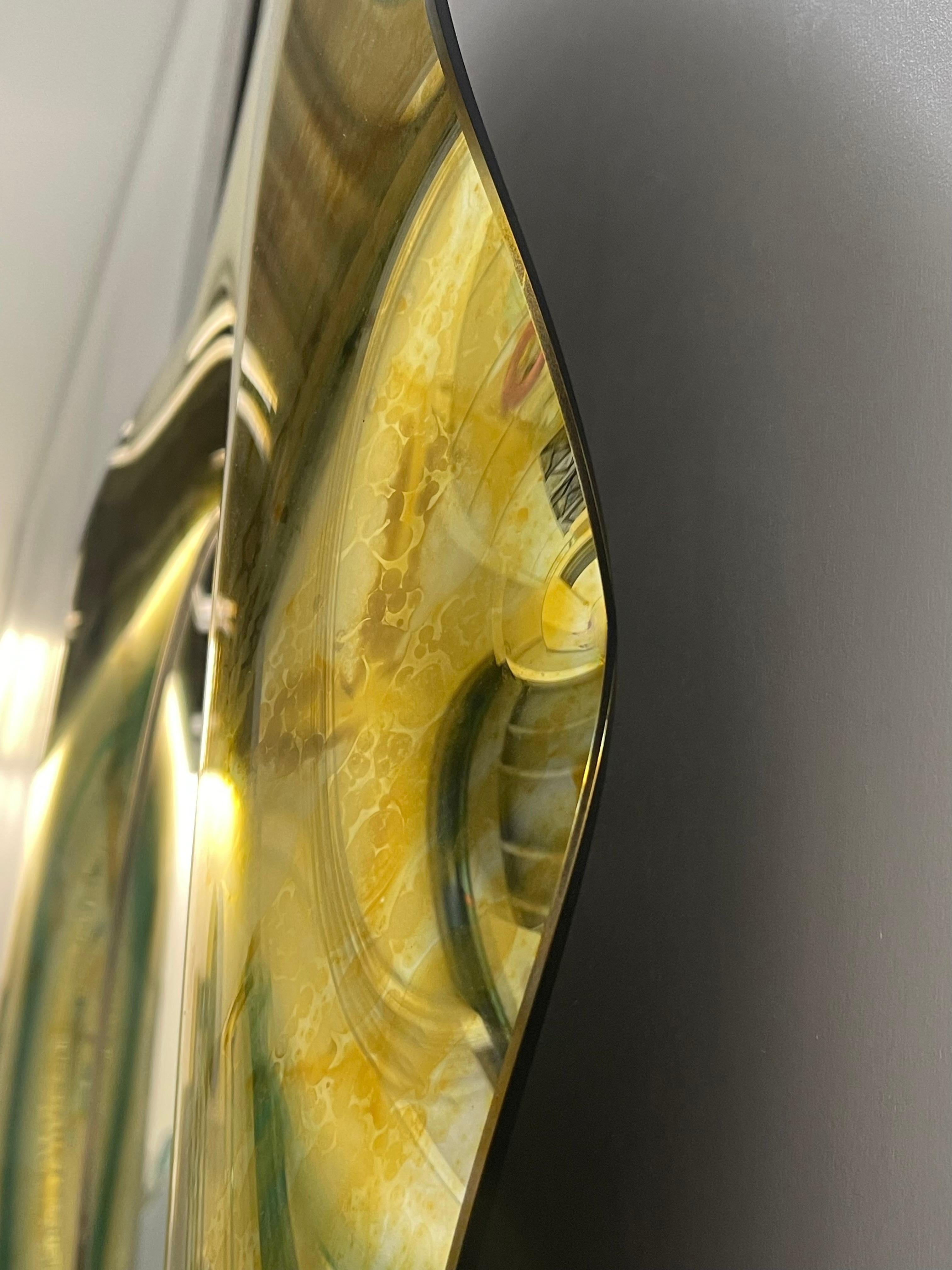 Contemporary 'Undulate' Handgefertigter Kristallspiegel in Gold Dia. 40'' von Ghiró Studio (21. Jahrhundert und zeitgenössisch) im Angebot