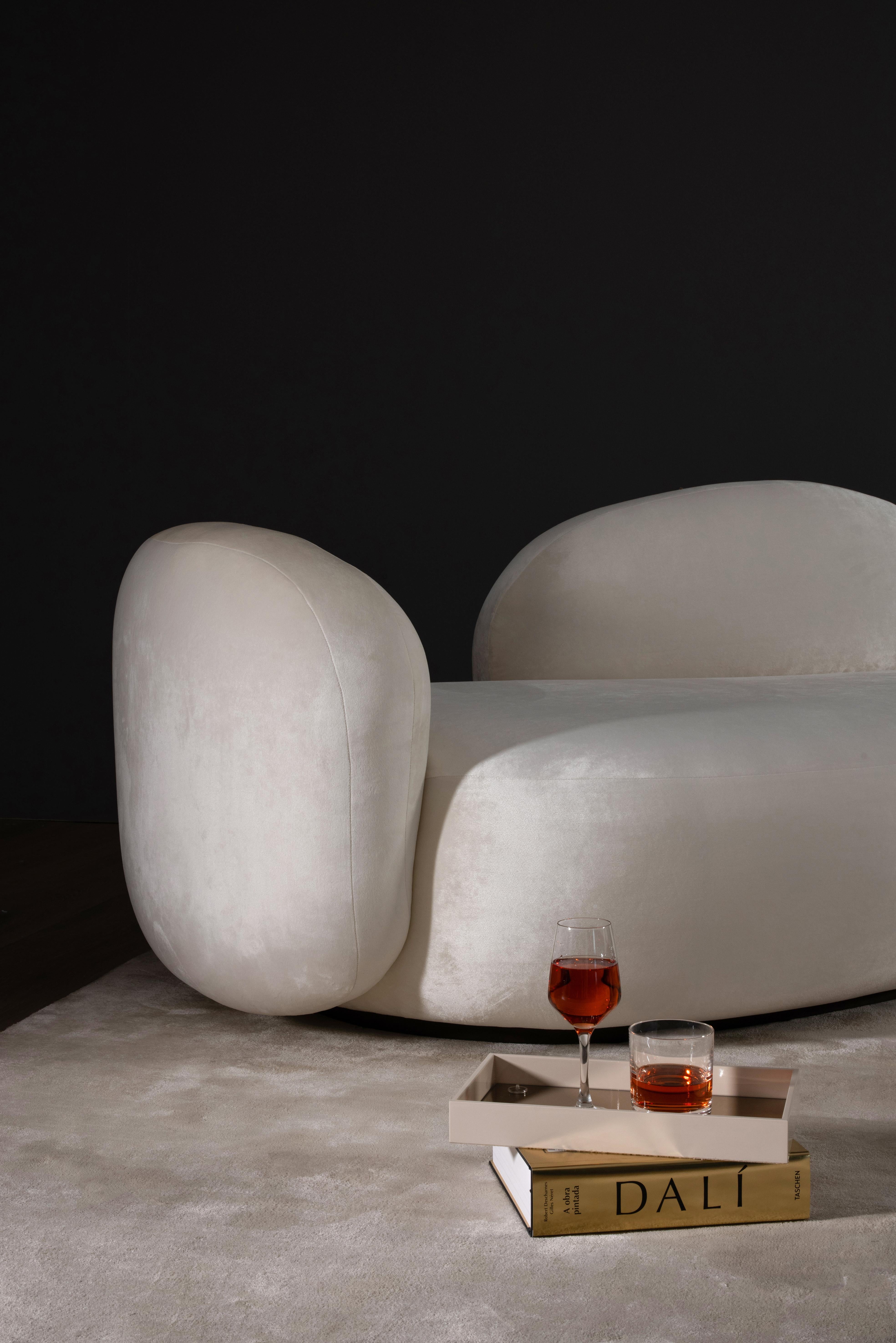 Canapé incurvé contemporain non fini, velours perlé, fait main par Greenapple en vente 5
