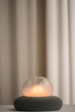 Lampe contemporaine UNI en porcelaine monobloc - Frêne foncé - Verre soufflé à la main par MIOS