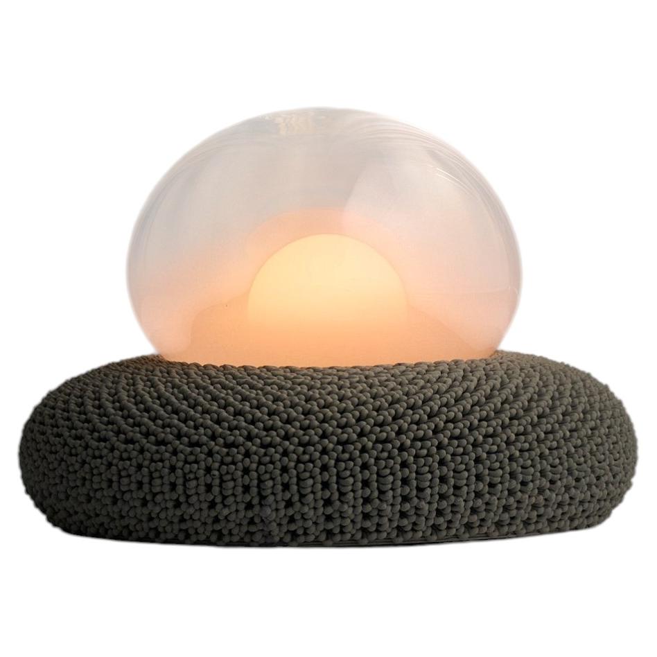Moderne UNI-Einzel-Porzellanlampe – Dunkles Eschenholz – Mundgeblasenes Glas von MIOS im Angebot