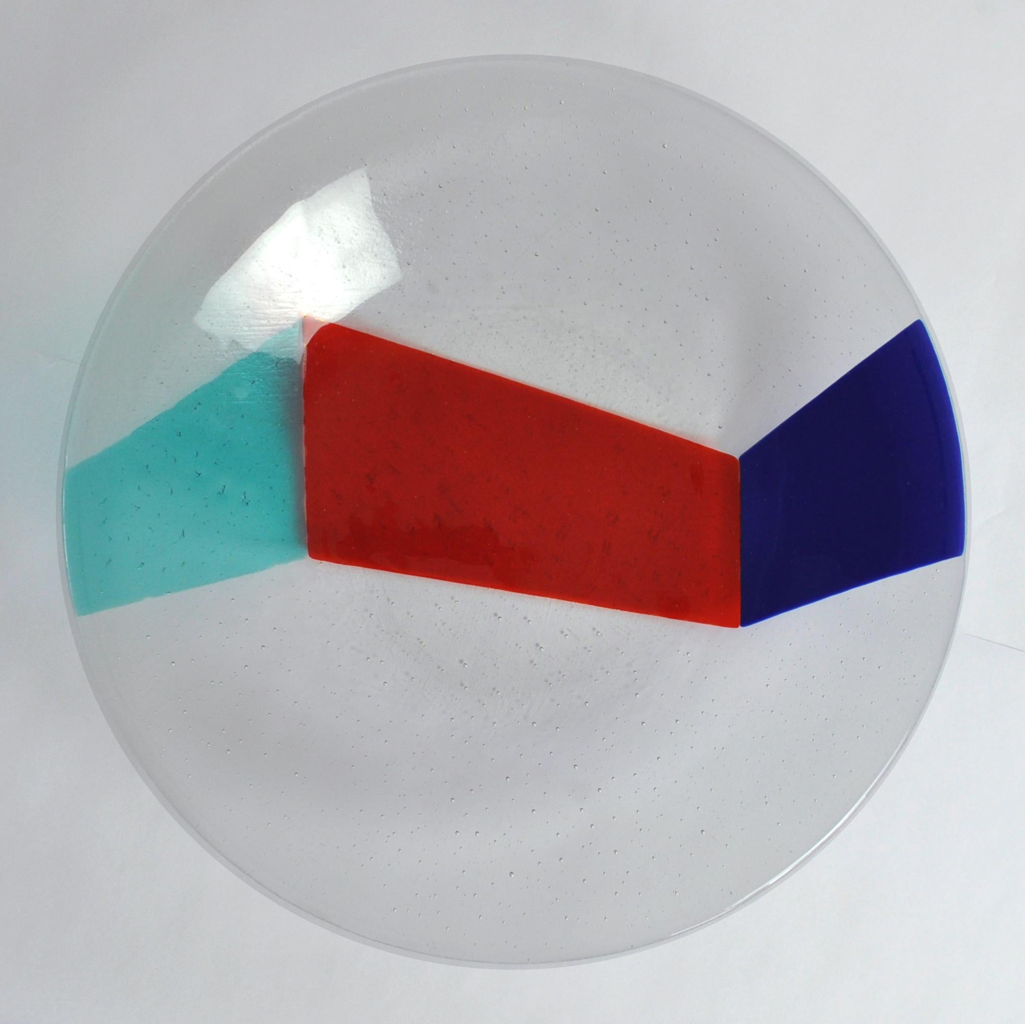 Stained glass plate or dish by the Danish artist Peter Stuhr.
Combatible glass, handmade, circa 2015.
Dimensions: Height 6 cm x diameter 38 cm

Peter Stuhr's paintings consist of an expressive picture universe made up of streams of sieving color