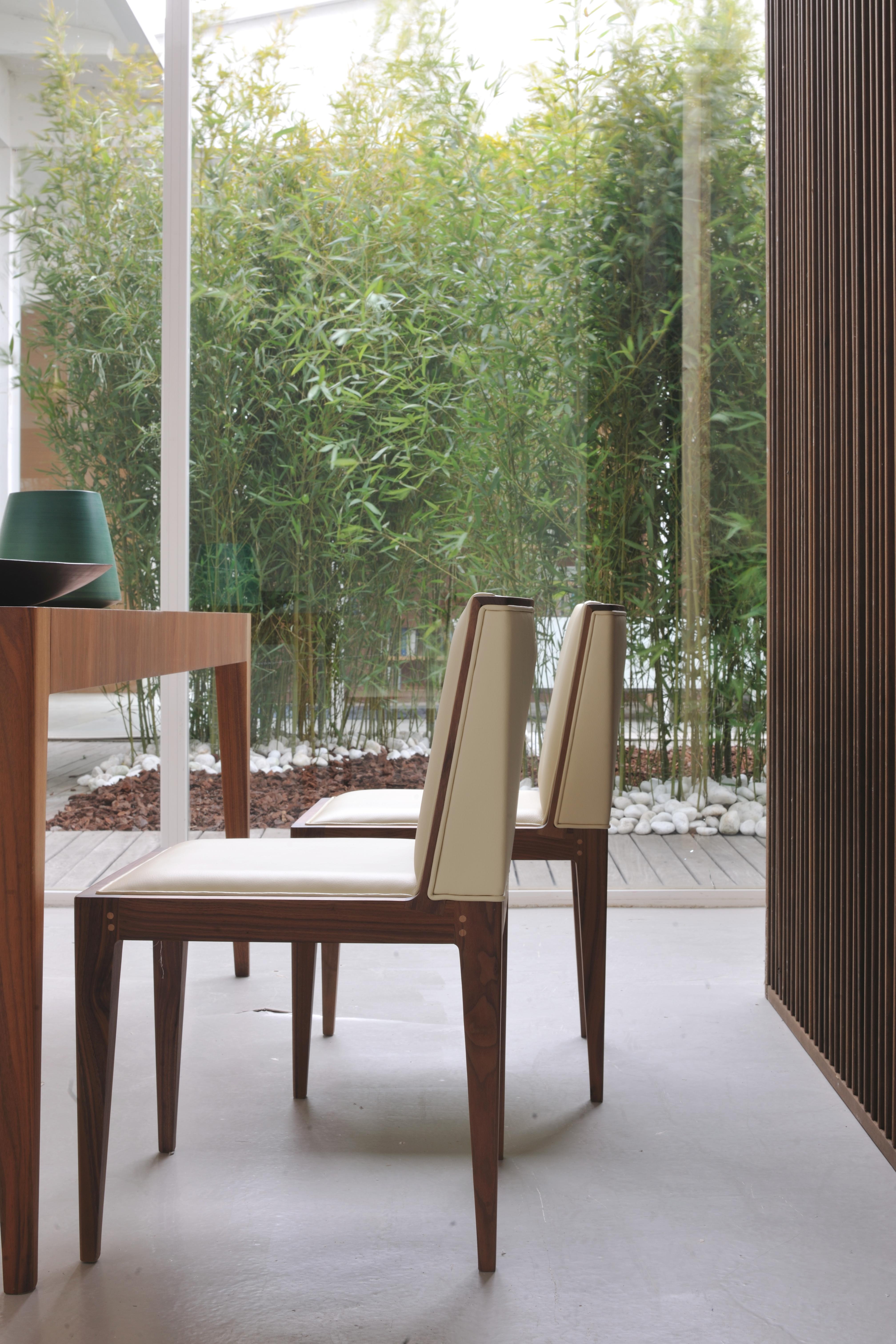 Chaise contemporaine tapissée en bois de frêne, par Morelato 1